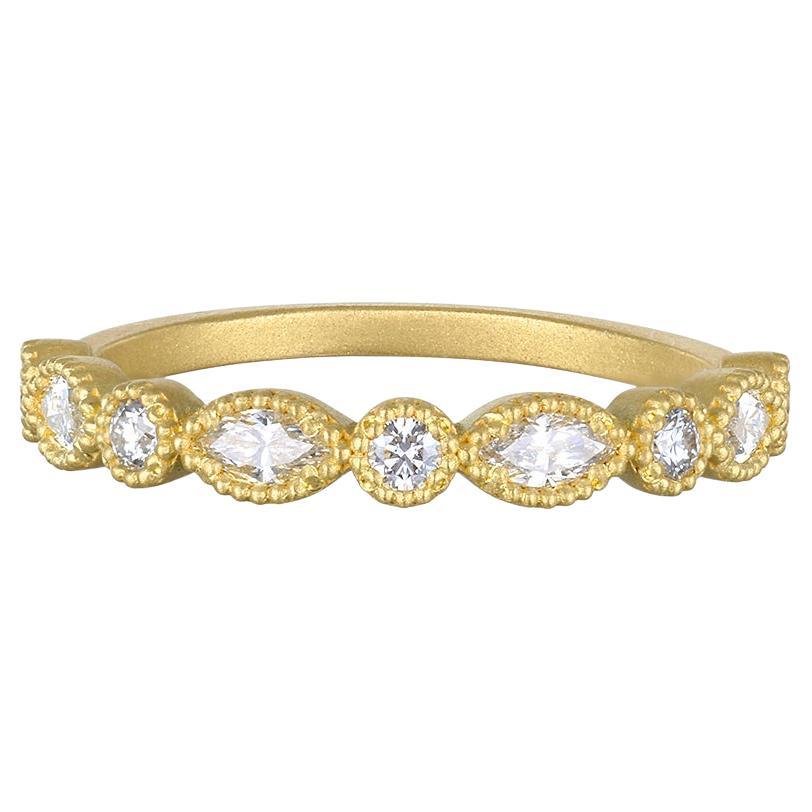 Halb-Eternity-Ring aus 18 Karat Gold mit Diamanten im Marquiseschliff von Faye Kim
