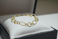 Faye Kim, bracciale a maglie rotonde in oro 18 carati, con marquise, è un bracciale a maglie rotonde
