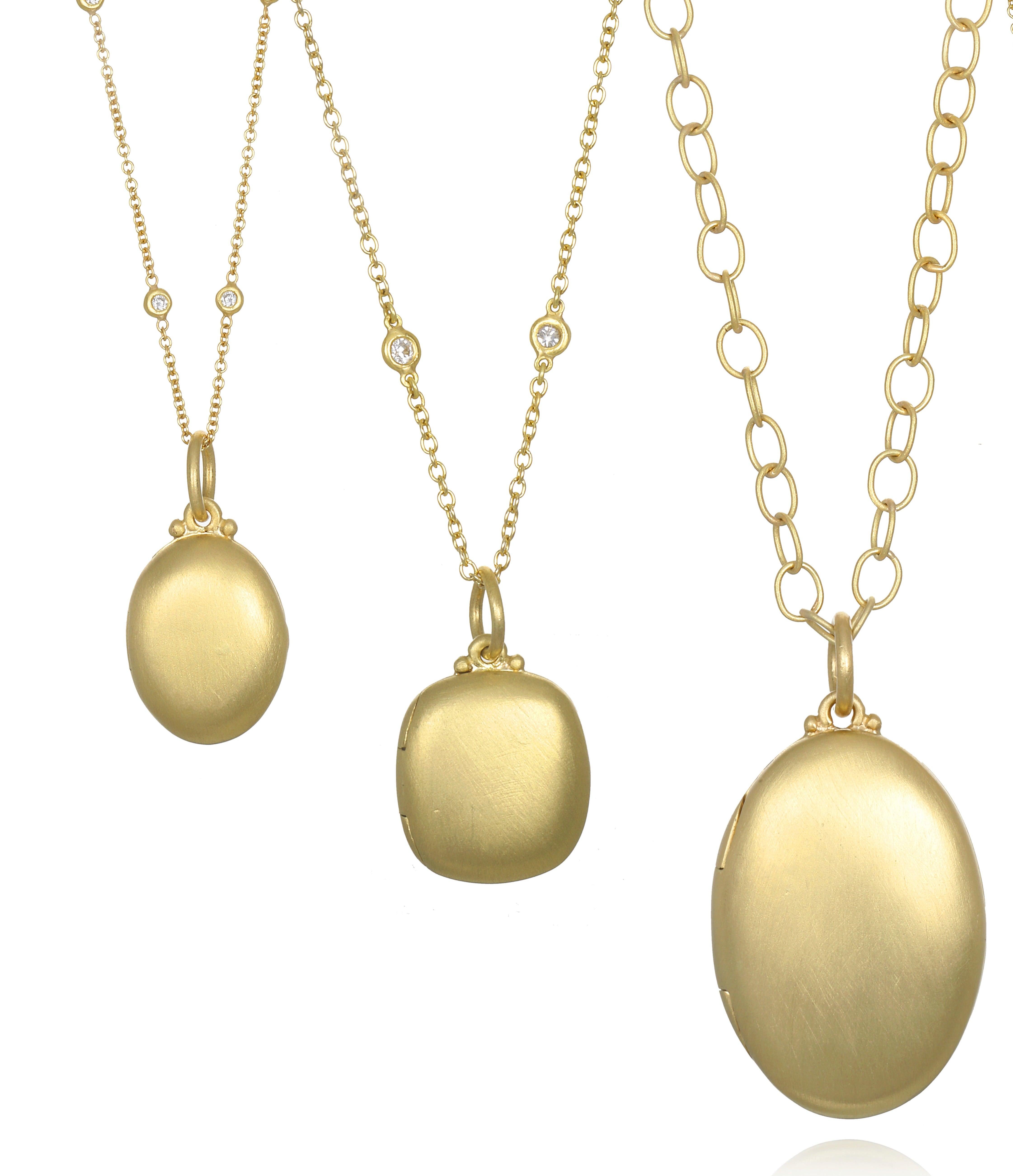 Faye Kim Médaillon ovale moyen en or 18 carats Unisexe en vente