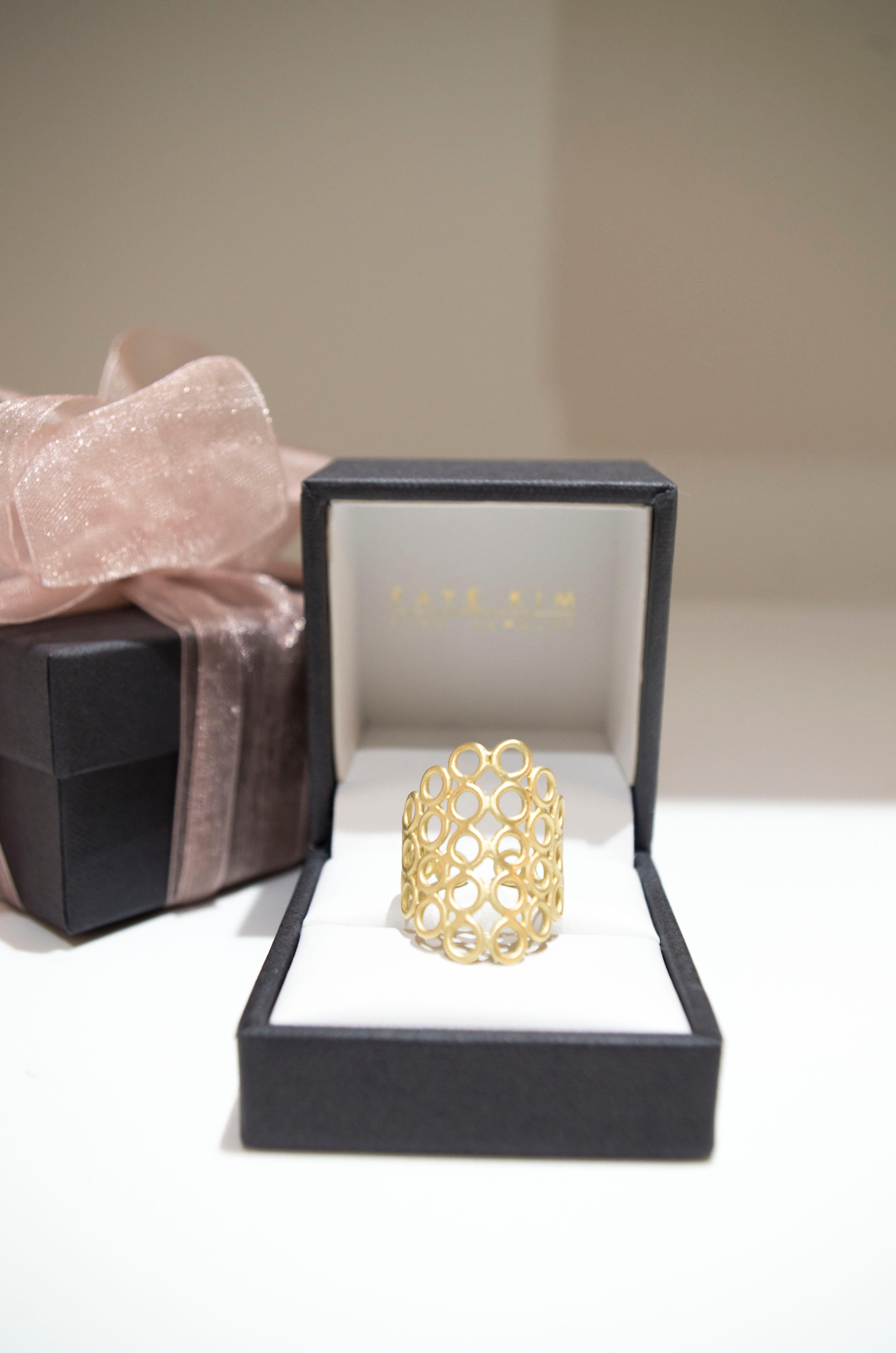 Women's Faye Kim 18 Karat Gold Mesh Ring For Sale
