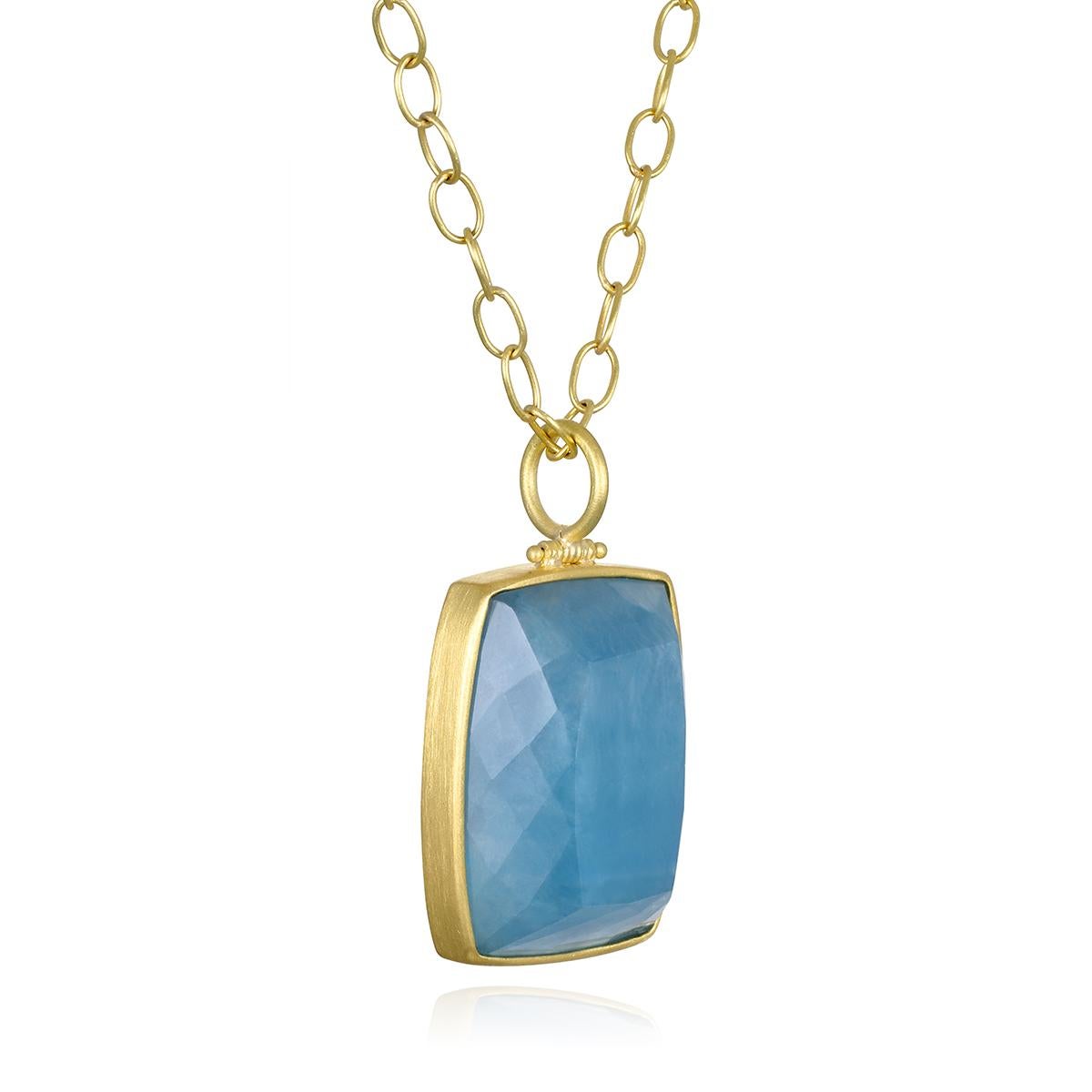 Faye Kim 18 Karat Gold Milchiger Aquamarin Anhänger mit Scharnierbügel im Zustand „Neu“ im Angebot in Darien, CT