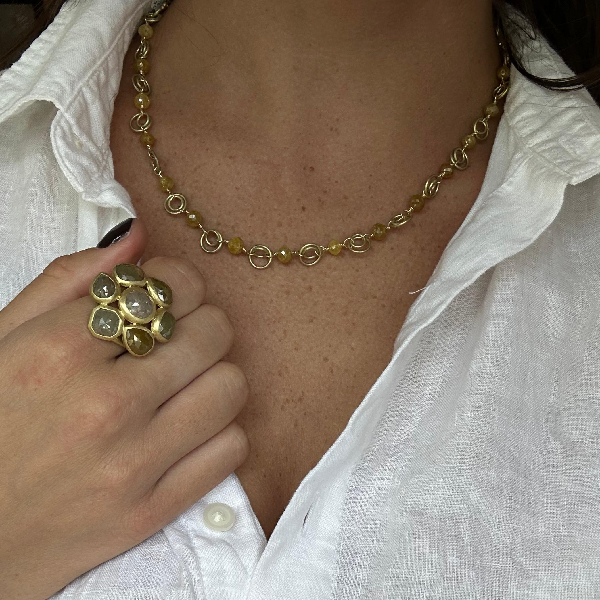 Collar de diamantes lechosos de oro de 18 quilates Faye Kim en Nuevo estado para la venta en Darien, CT