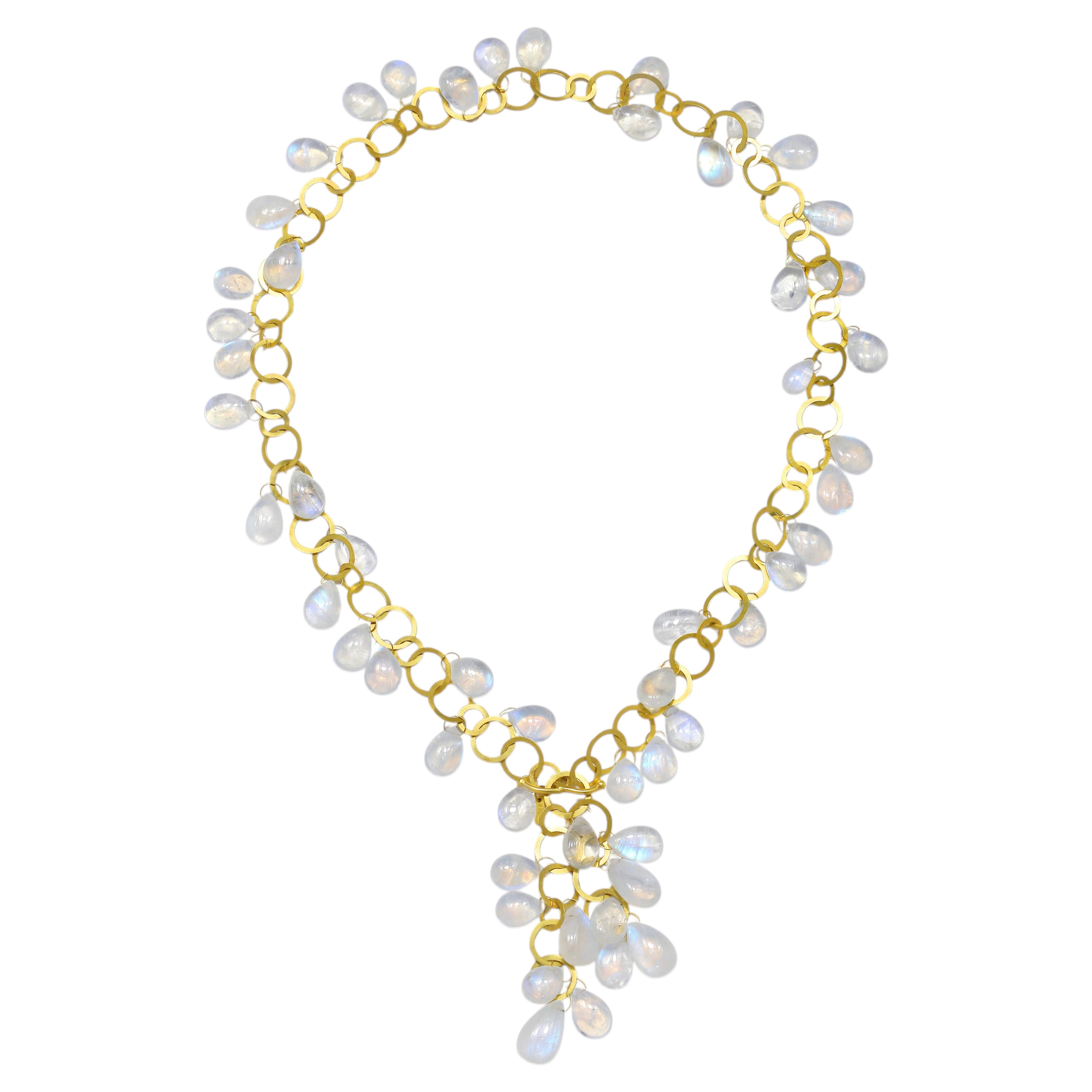 Collar Faye Kim de Oro de 18 Kilates con Piedra Lunar de 20" y Racimo de 2" de largo