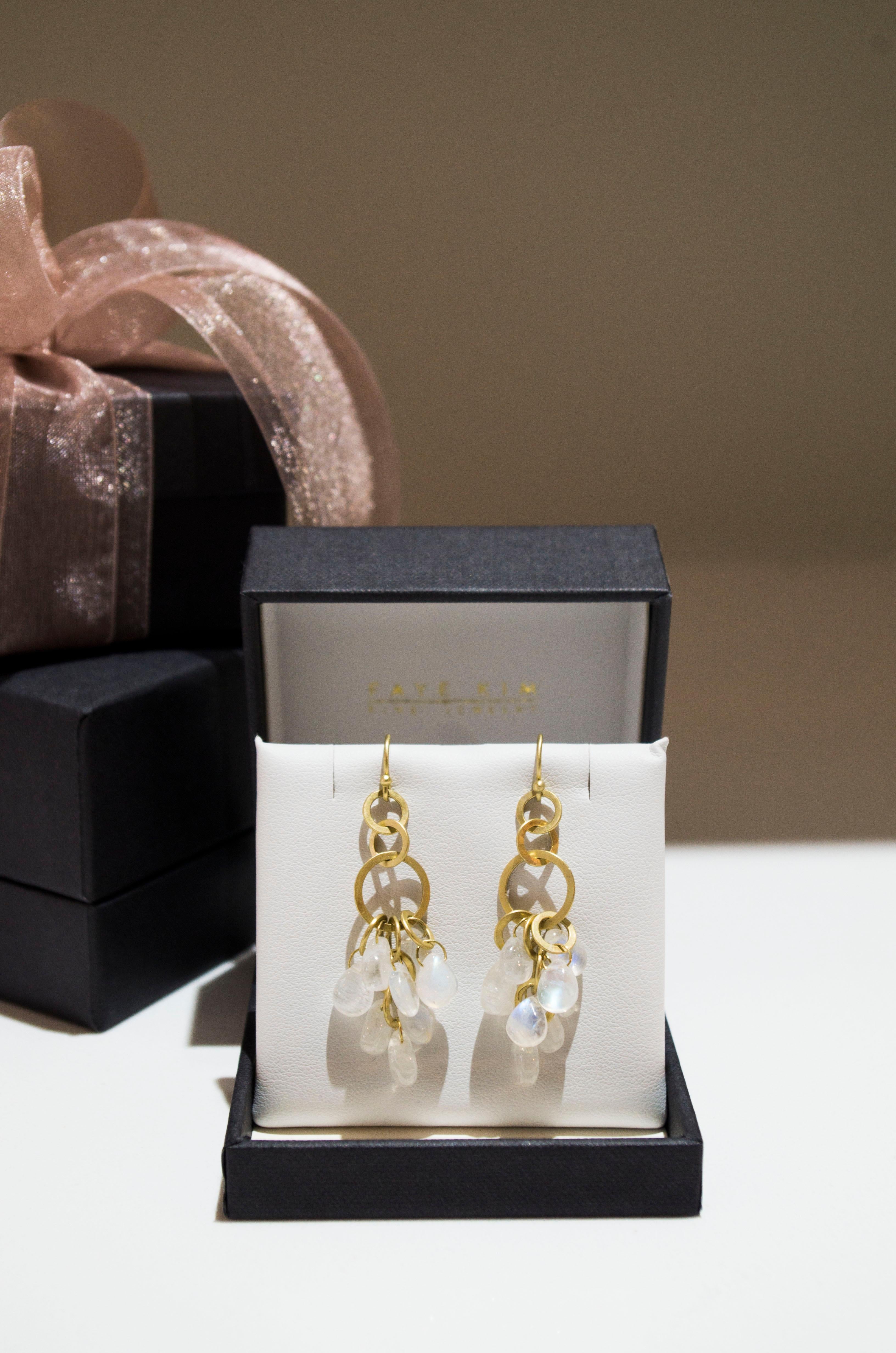 Faye Kim 18 Karat Gold Moonstone Briolette Fringe Earrings In New Condition For Sale In Westport, CT