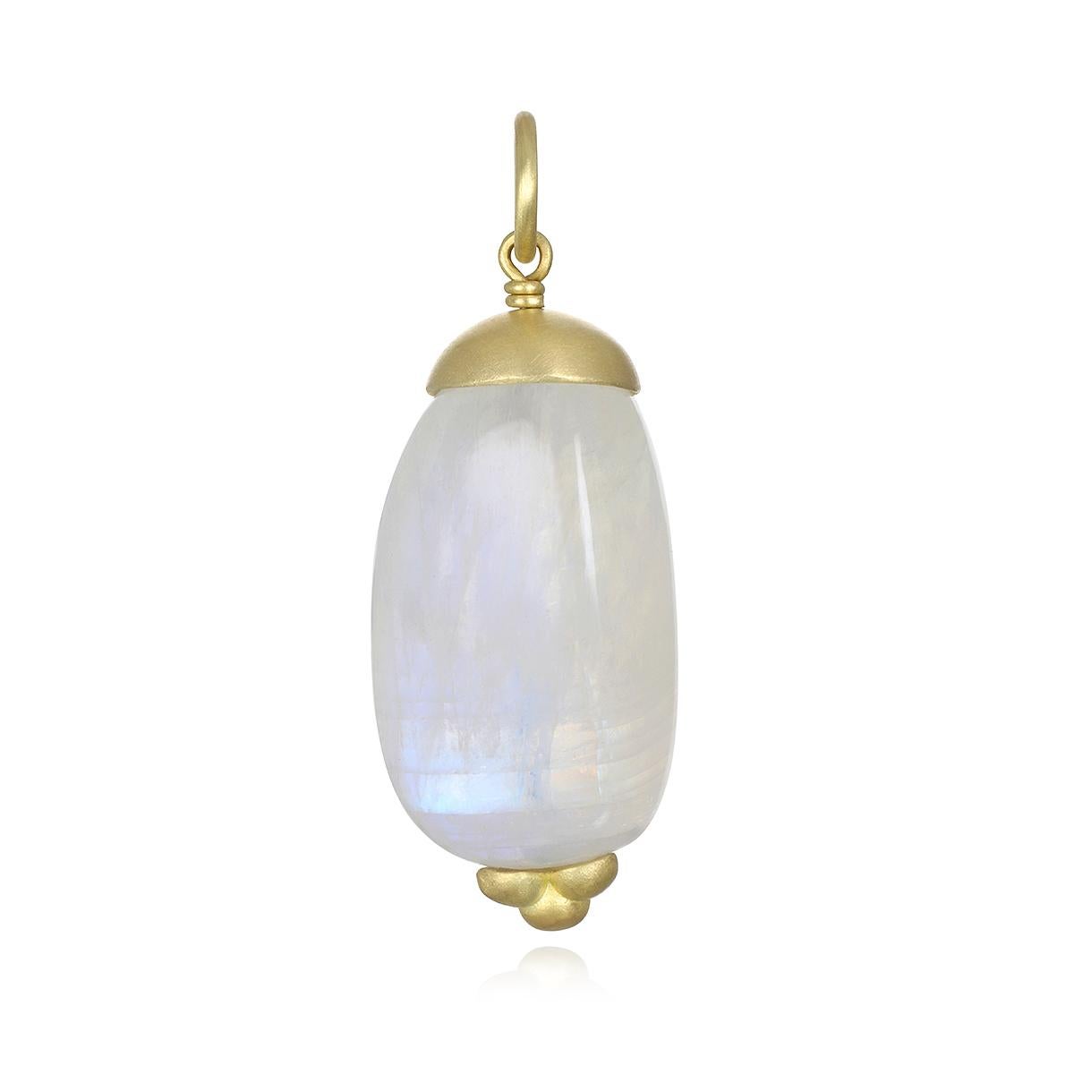 This spectacular Faye Kim 18 Karat Gold* Moonstone Nugget Pendant, with its gold cap and bead, is full of light and reflects beautiful translucent blue hues. The moonstone's distinctive 
