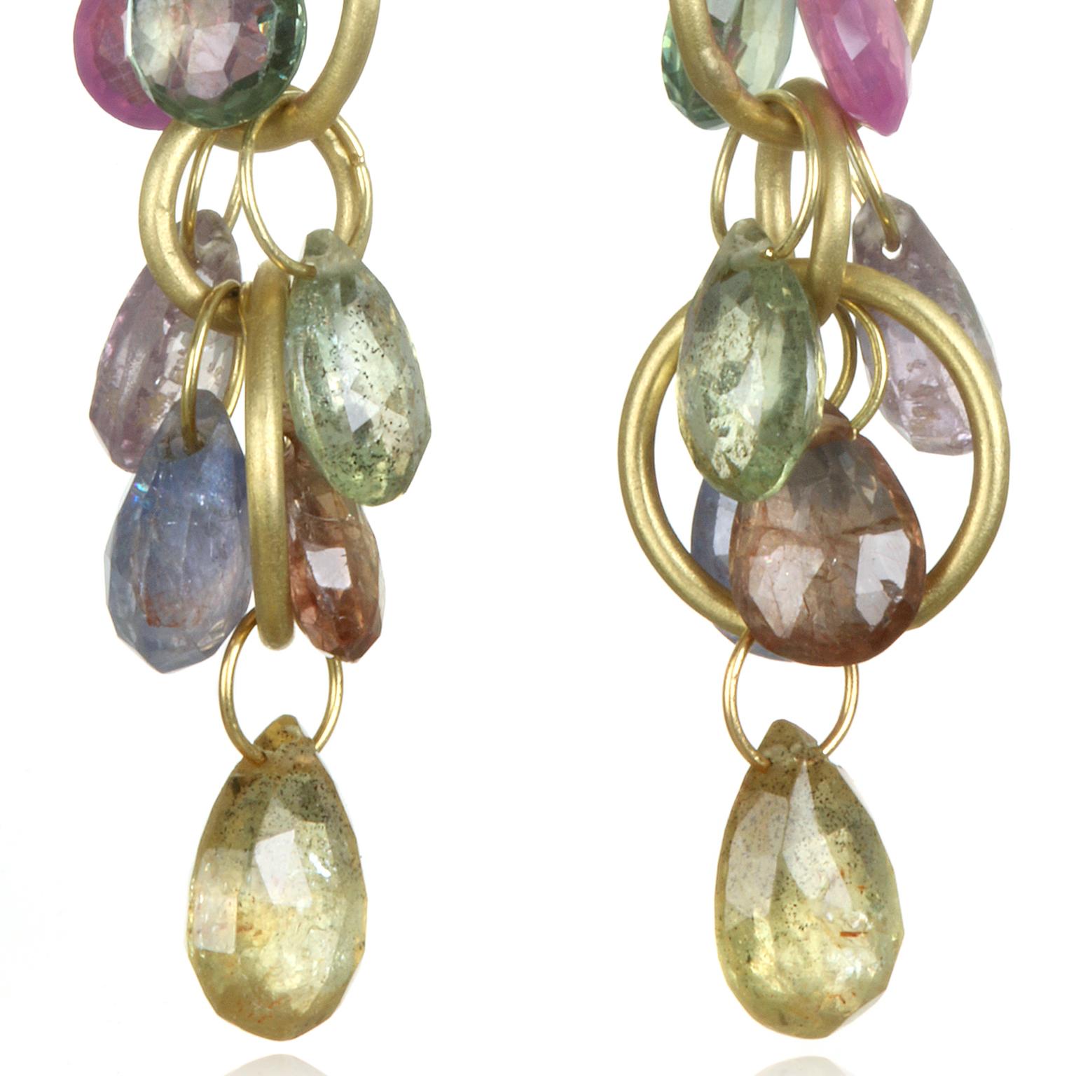 Moderne Faye Kim Boucles d'oreilles en goutte en or 18 carats et saphirs multicolores en forme de boucles d'oreilles en vente