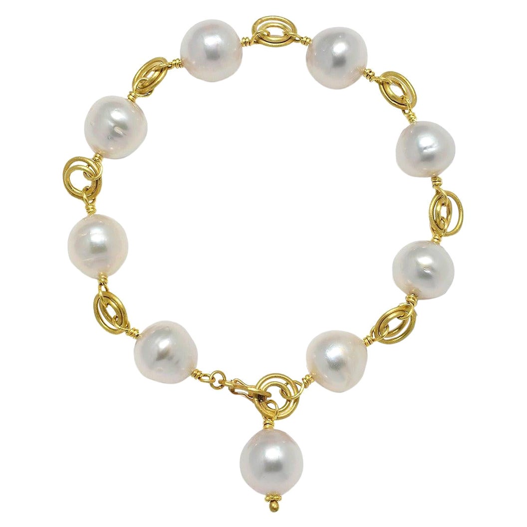 Faye Kim, bracciale in oro 18 carati con perle barocche bianche dei mari del sud, a più anelli