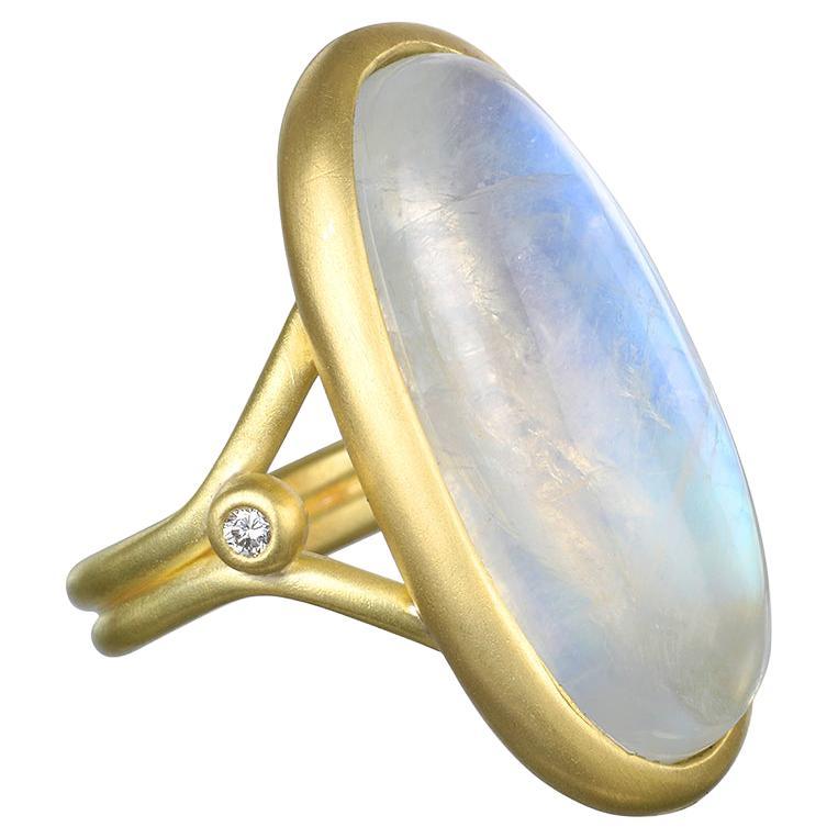 18 Karat Gold Ring mit ovalem Mondstein und Diamant von Kim im Angebot
