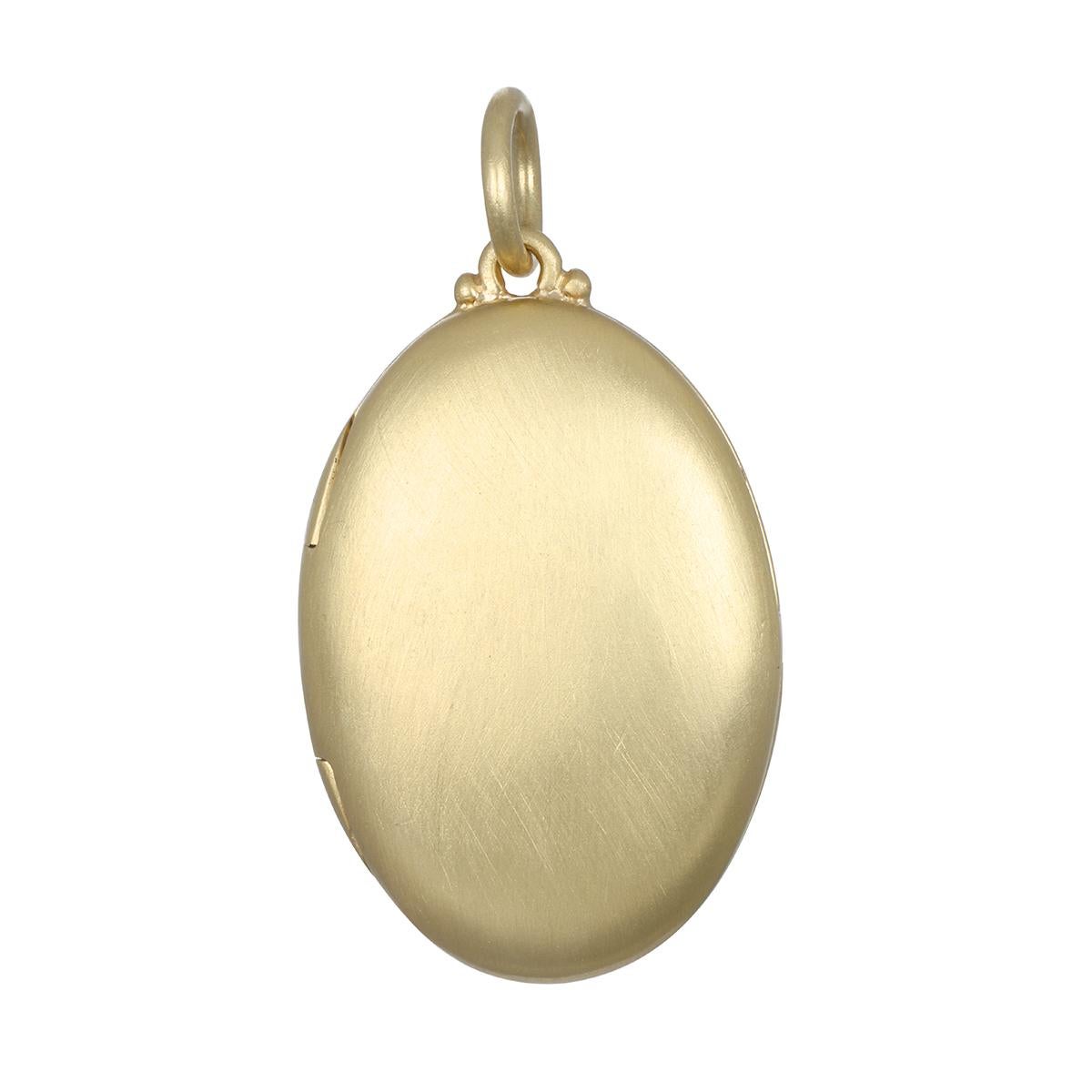 Experience luxury every day in Faye Kim's 18 Karat Gold Handmade Heavy Oval Planished XL Link Chain Link and 18 Karat Gold Large Oval Locket. The oval planished link chain with its matte finish gives it gorgeous texture and a bold, modern look while