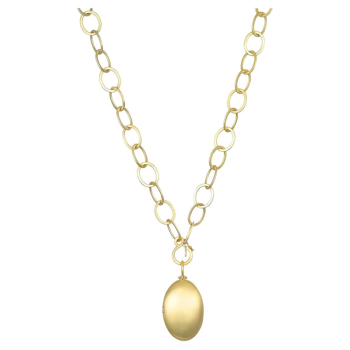 Faye Kim 18 Karat Gold Heavy Oval Planished XL Link Chain and Large Oval Locket For Sale