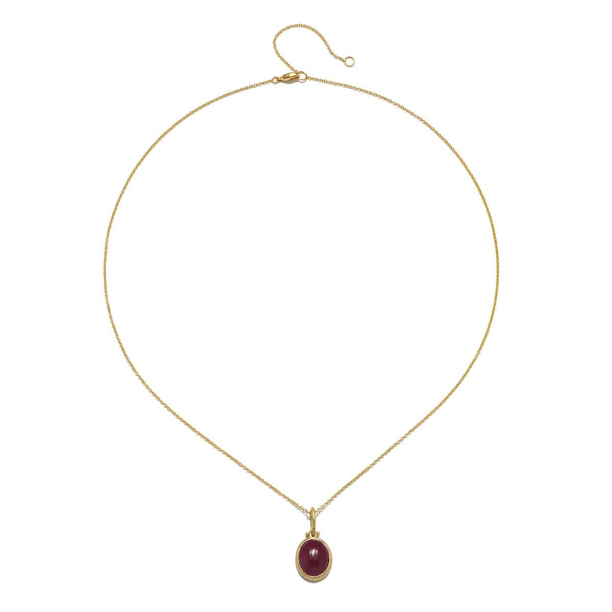 Faye Kim Pendentif en or 18 carats avec cabochon ovale en rubis et boucle à charnière

Longueur totale 0,875