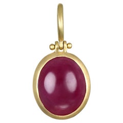 Faye Kim Pendentif en or 18 carats avec cabochon ovale en rubis et boucle à charnière