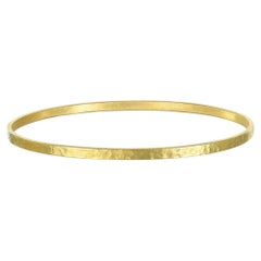 Faye Kim 18 Karat Gold Hammered Oval Wire Bangle Bracelet - 4mm