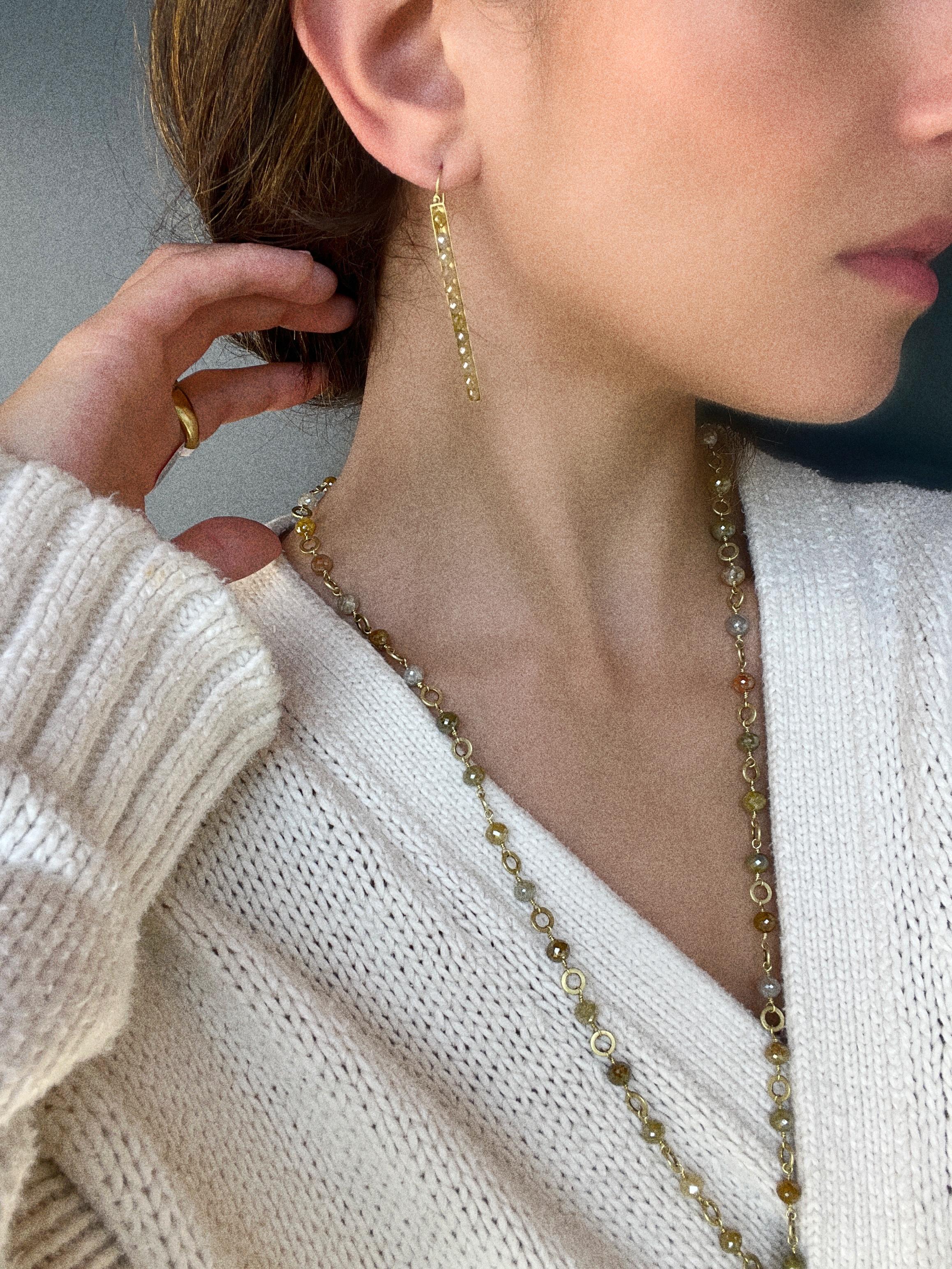 Ovale gelbe Milky-Diamant-Bar-Ohrringe von Faye Kim aus 18 Karat Gold (Moderne) im Angebot