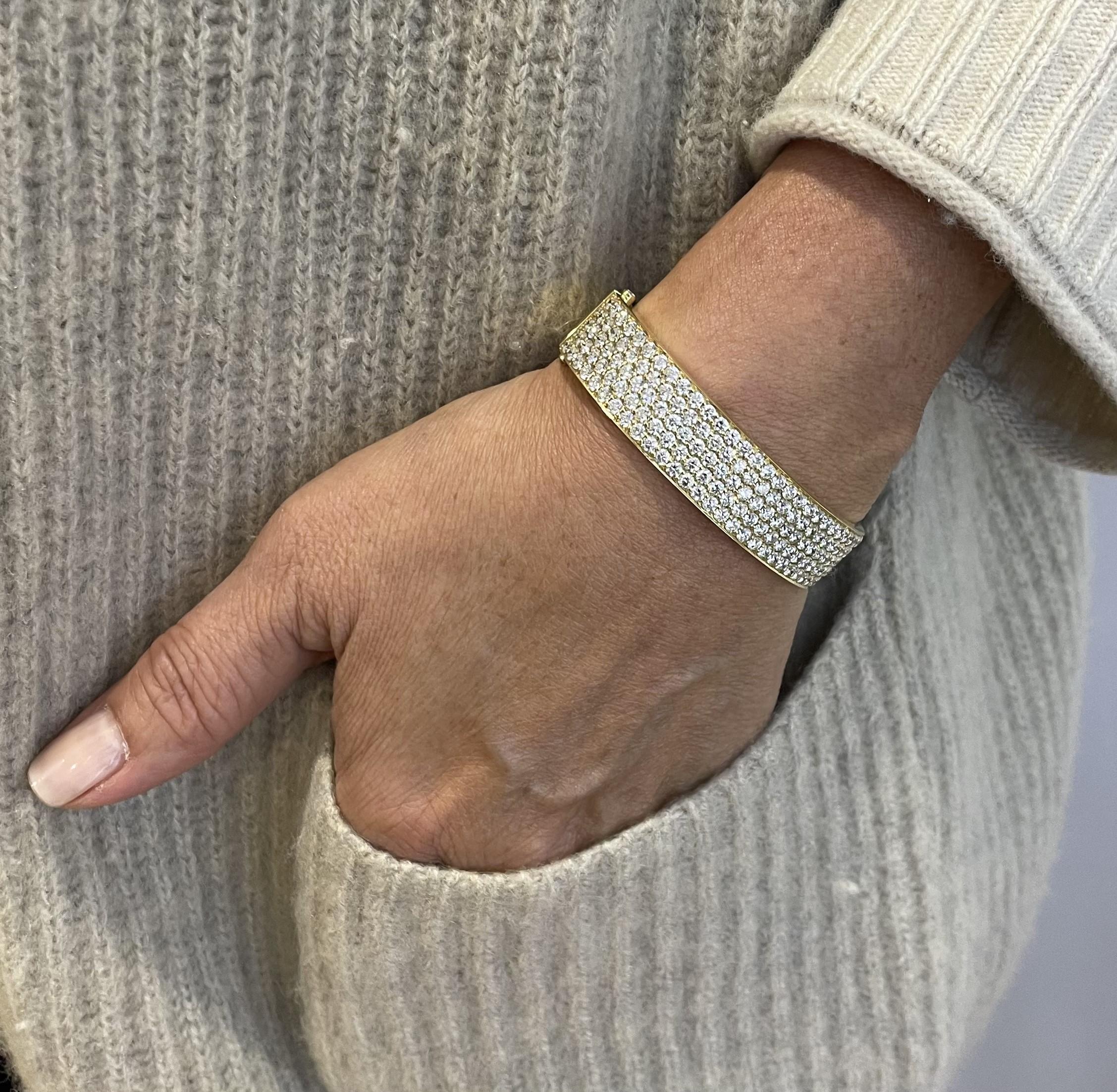 Brilliant Cut Faye Kim 18 Karat Gold Pave Diamond Hinged Bracelet For Sale