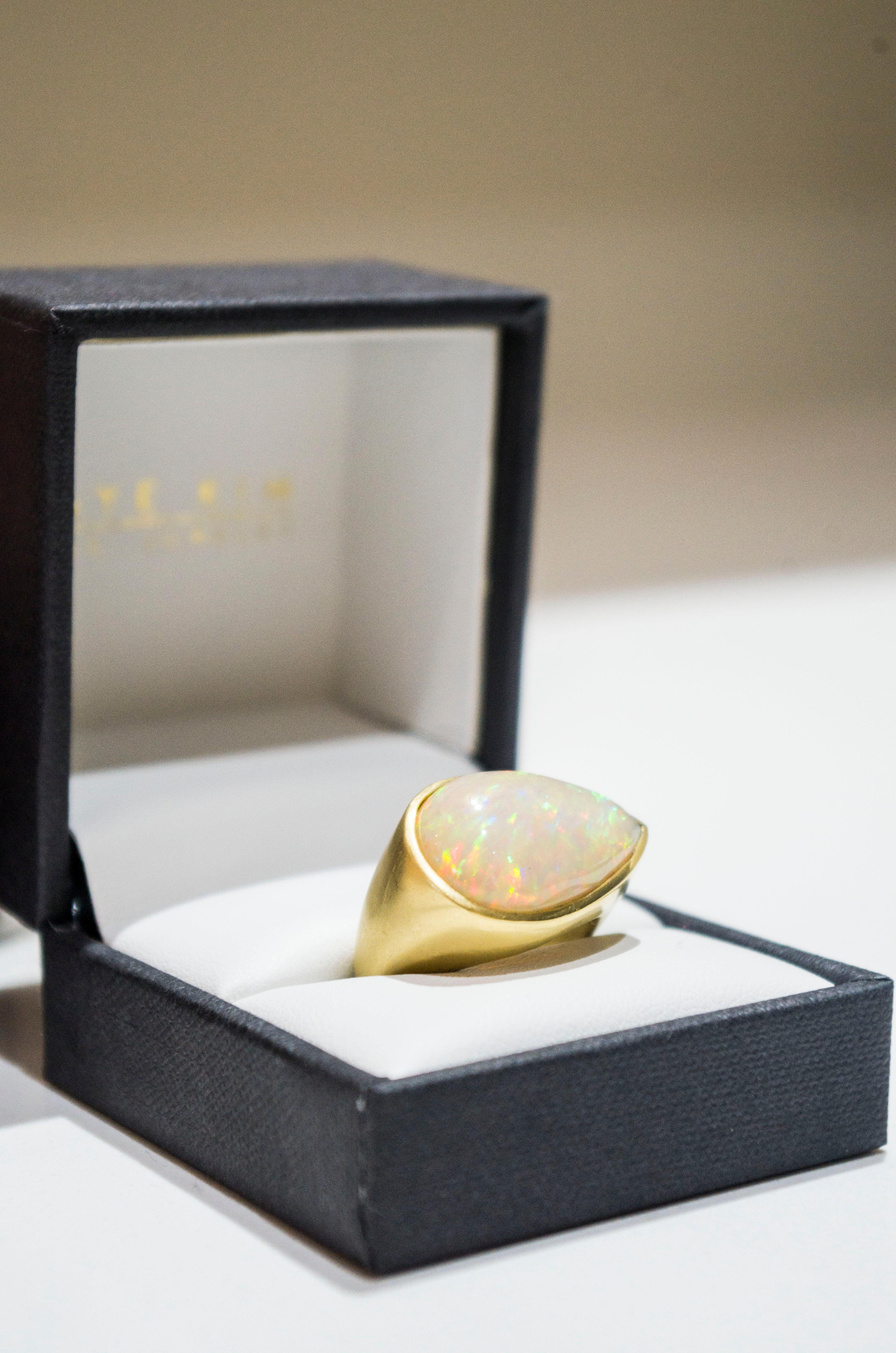 Faye Kim 18 Karat Gold Pear-Shaped Ethiopian Opal Ring In New Condition For Sale In Westport, CT