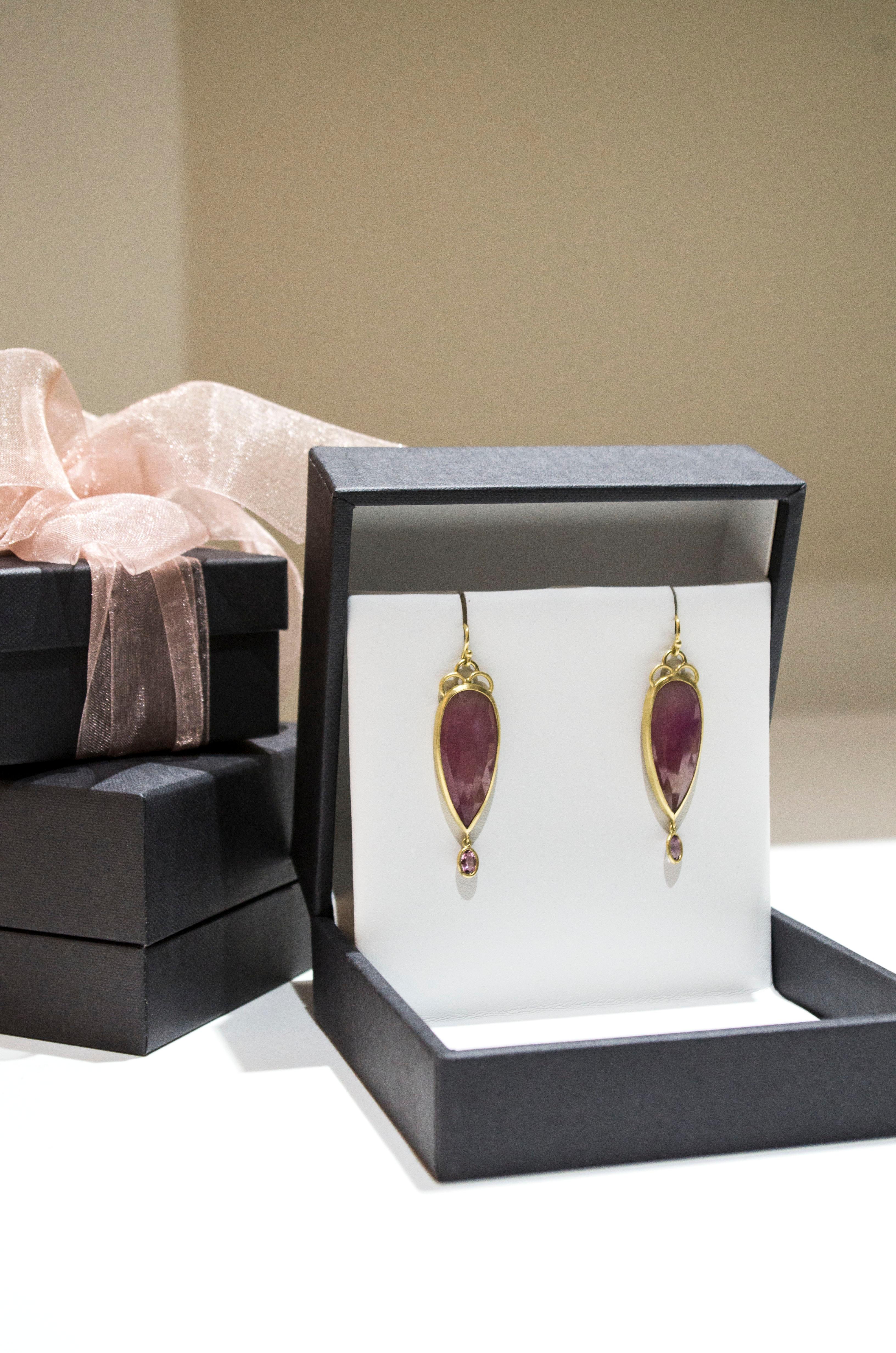 Faye Kim 18 Karat Gold Pink Rose Cut Sapphire Drop Earrings In New Condition For Sale In Darien, CT