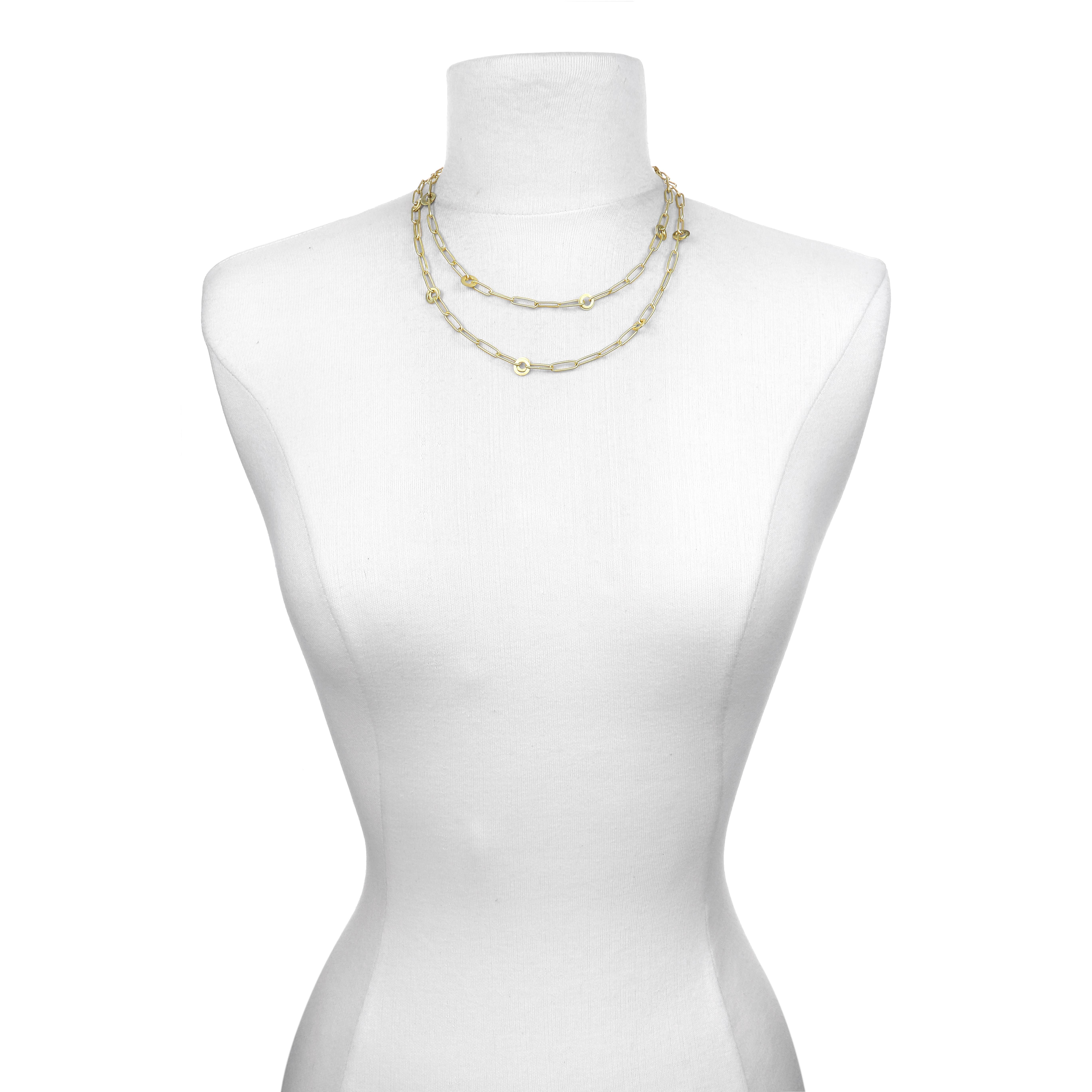 Faites l'expérience du luxe au quotidien avec cette chaîne Papeclip fabriquée à la main par Faye Kim. Cette chaîne de trombones en or mat 18 carats présente des maillons circulaires doublement rabotés. Complètement polyvalent grâce à son style à