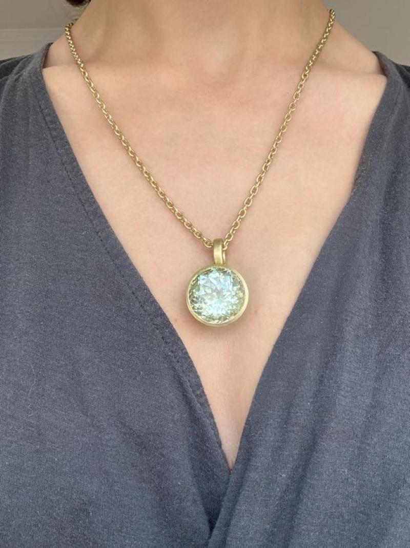 Contemporary Faye Kim 18 Karat Gold Portuguese Cut Green Beryl Pendant For Sale