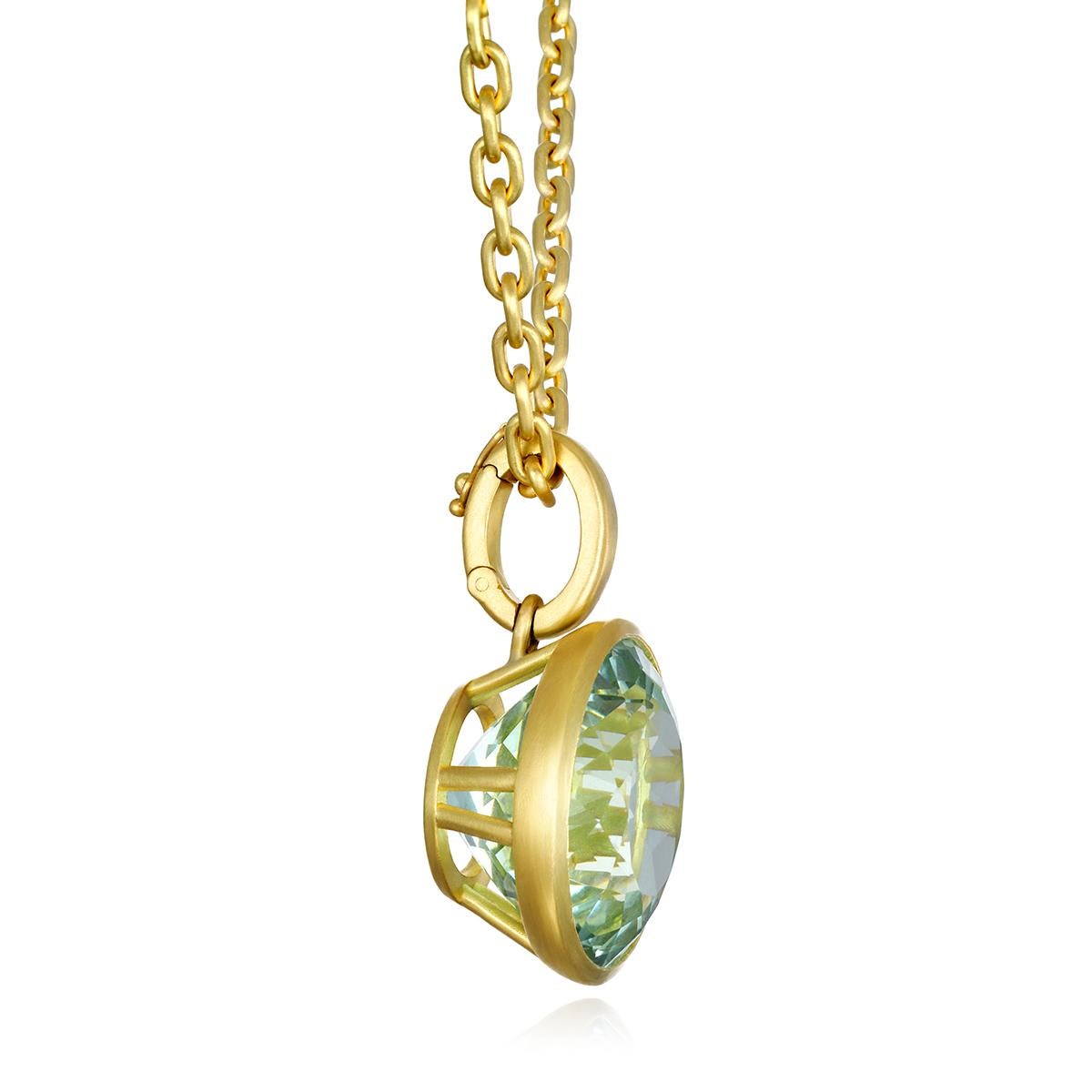 Emerald Cut Faye Kim 18 Karat Gold Portuguese Cut Green Beryl Pendant For Sale