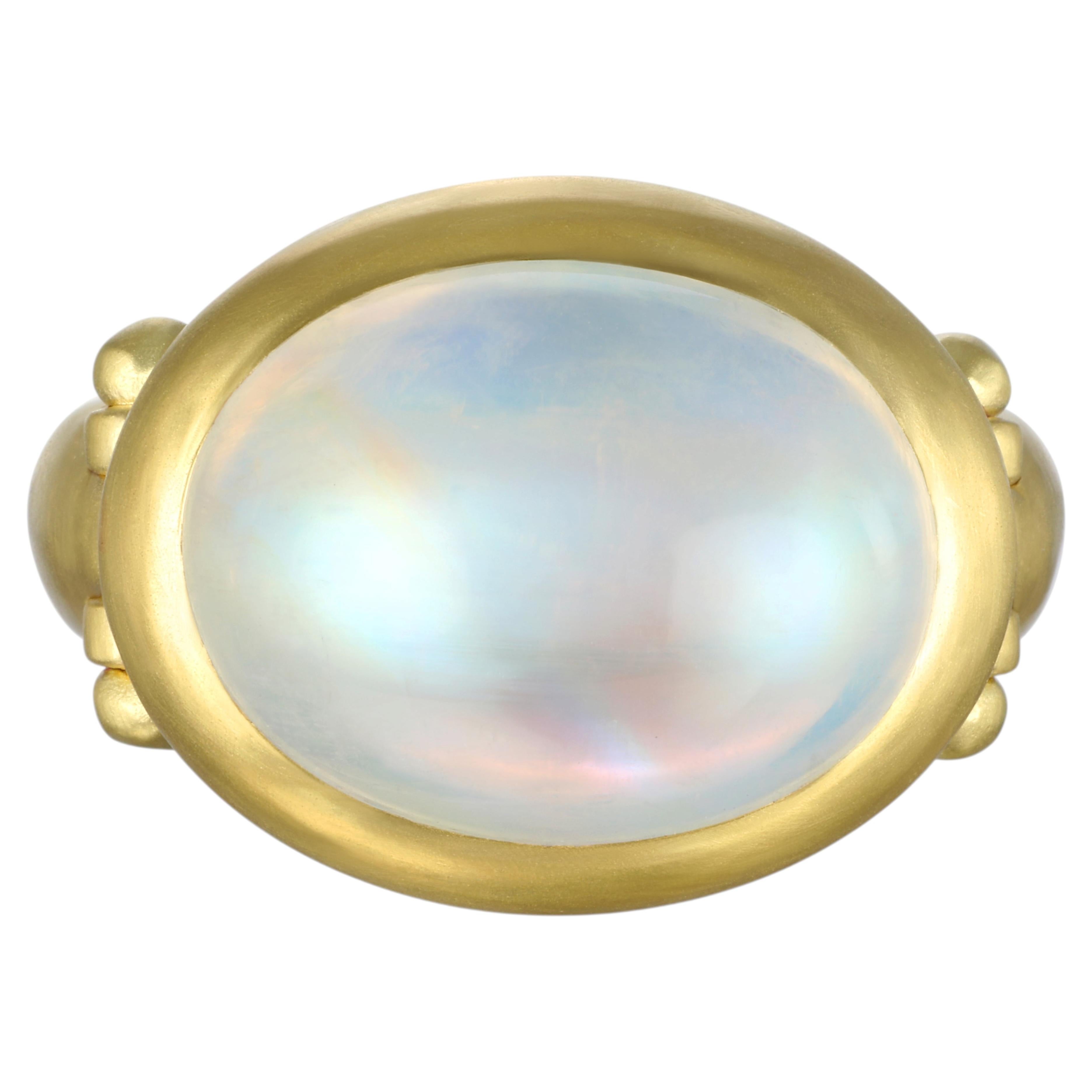 Faye Kim – Ring aus 18-Karat-Gold mit Regenbogen-Mondstein, 15,17 ct, Größe 7,5