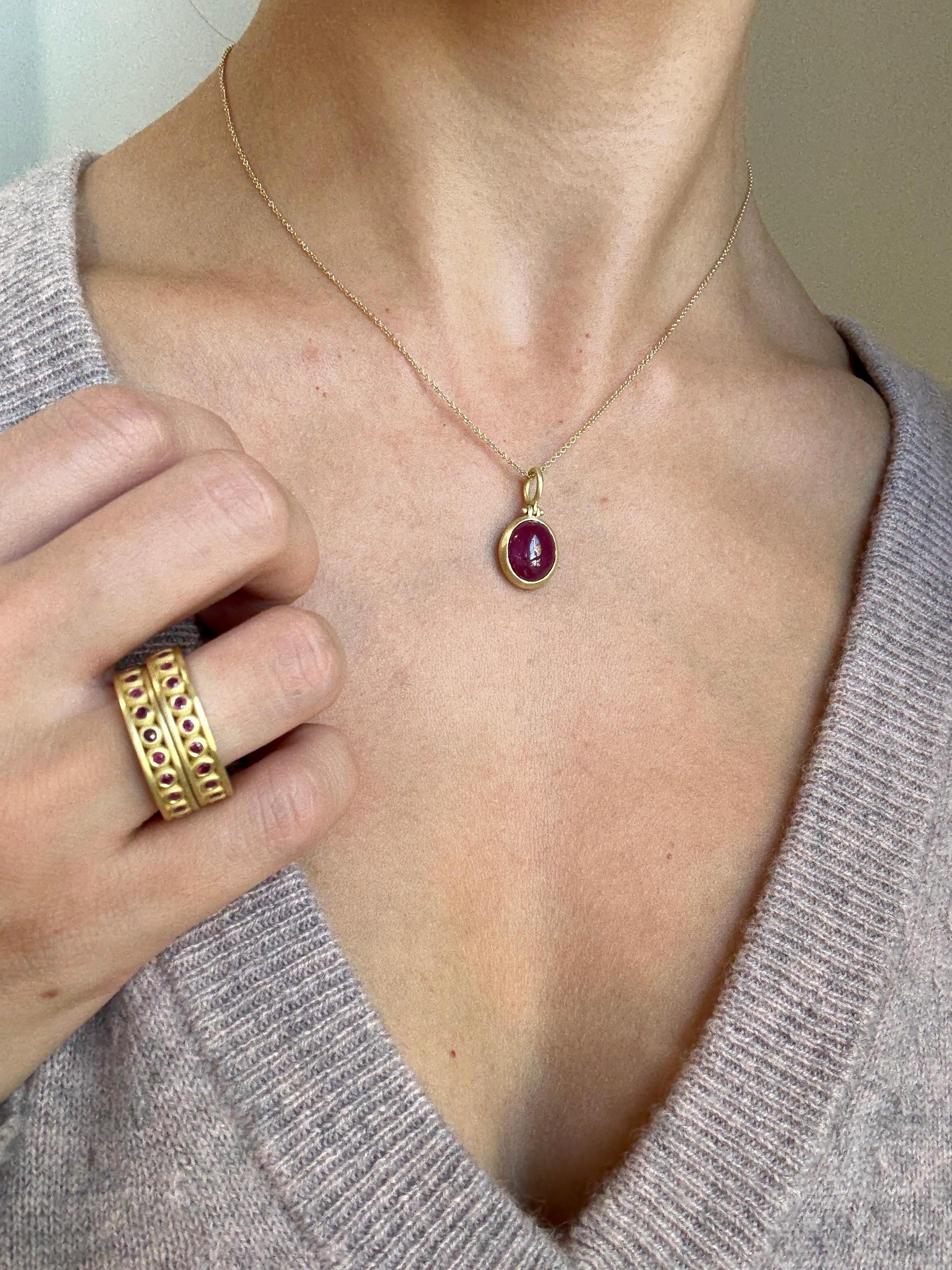 Moderne A Kim Bague en or 18 carats avec rubis en chaîne en vente