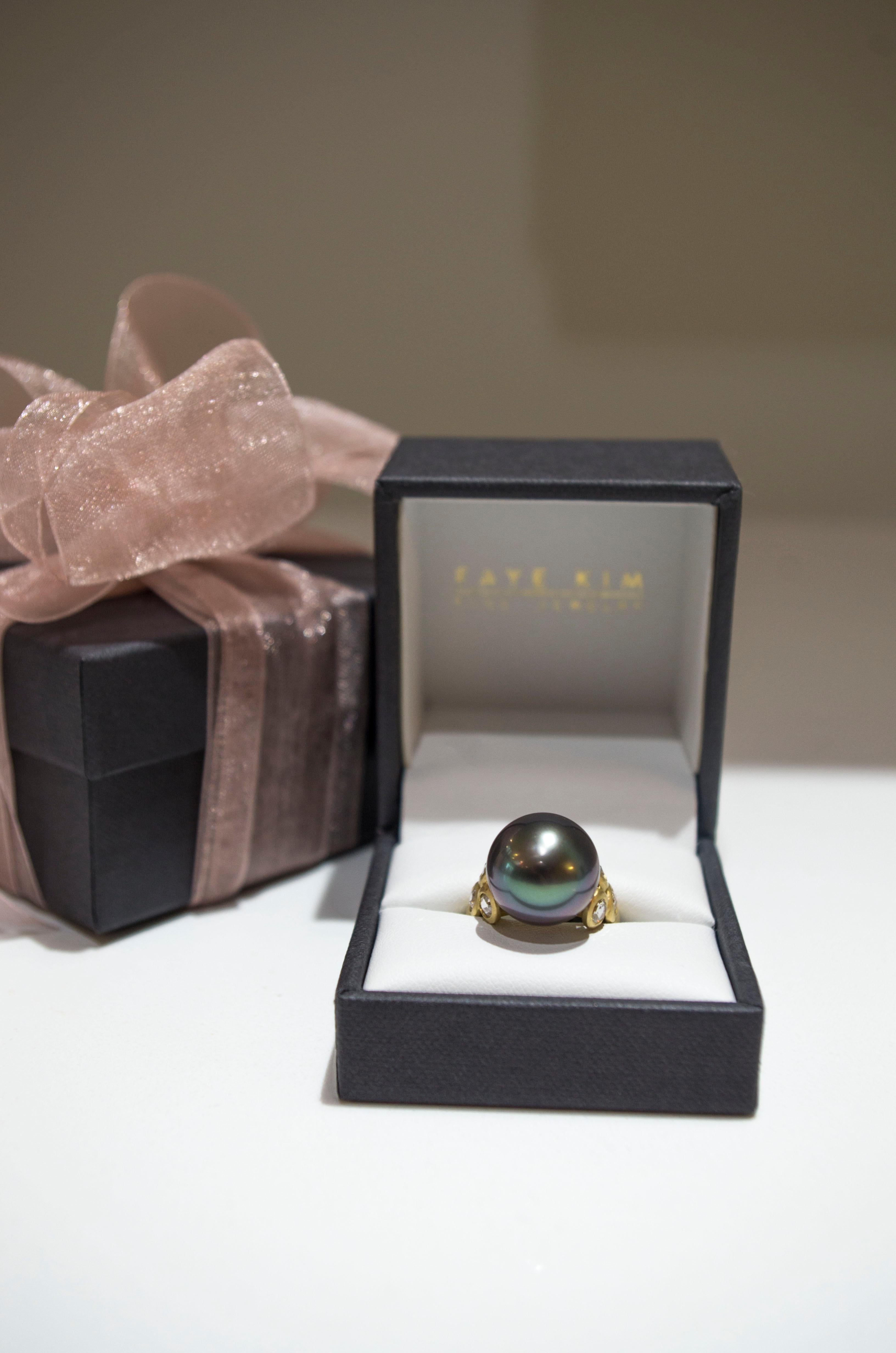 Contemporary Faye Kim 18 Karat Gold South Sea Tahitian Pearl and Diamond Cocktail Ring For Sale