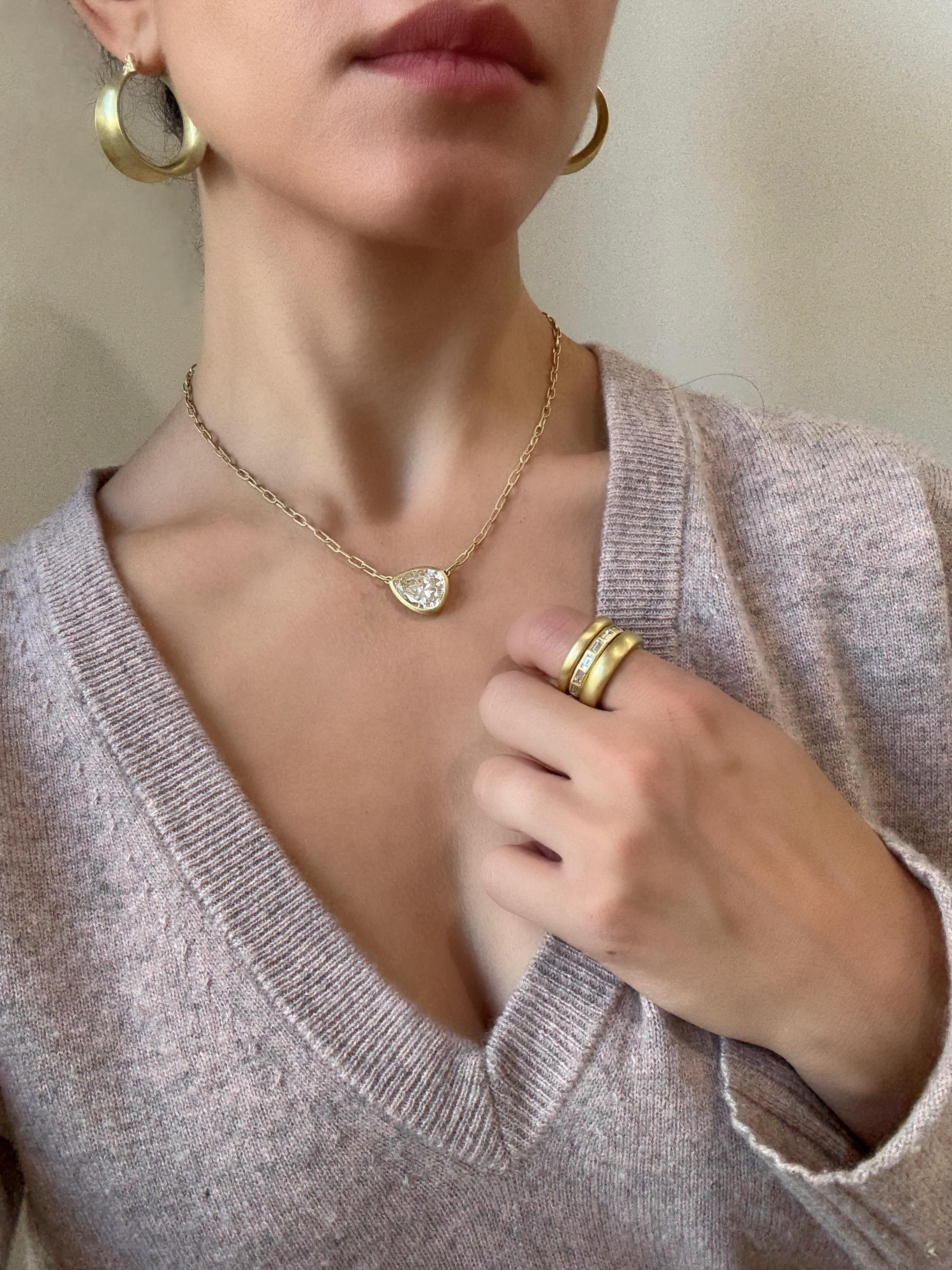 Faye Kim 18 Karat Gold Square Wide Stack Band Ring In New Condition For Sale In Darien, CT