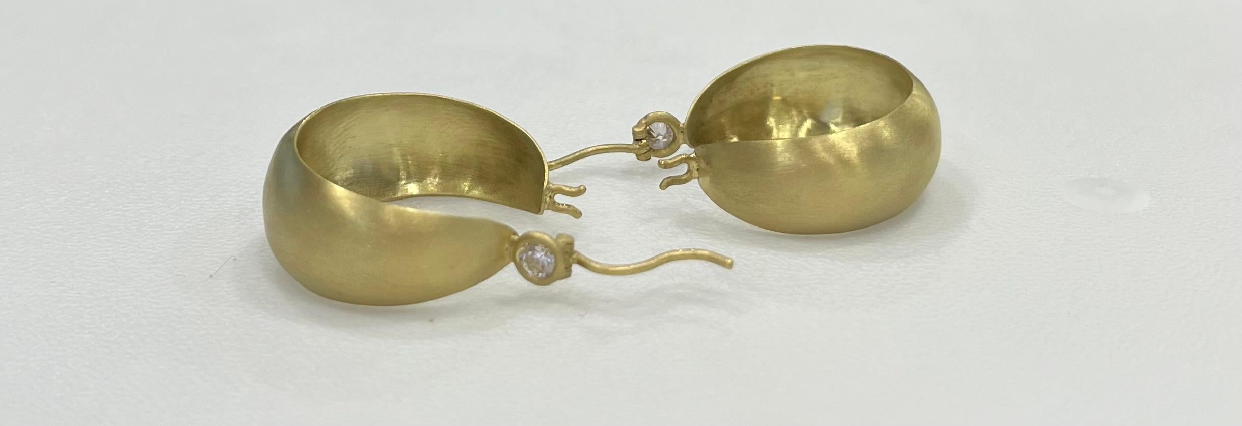 Round Cut Faye Kim 18 Karat Gold Synclastic Diamond Hoop Earrings For Sale