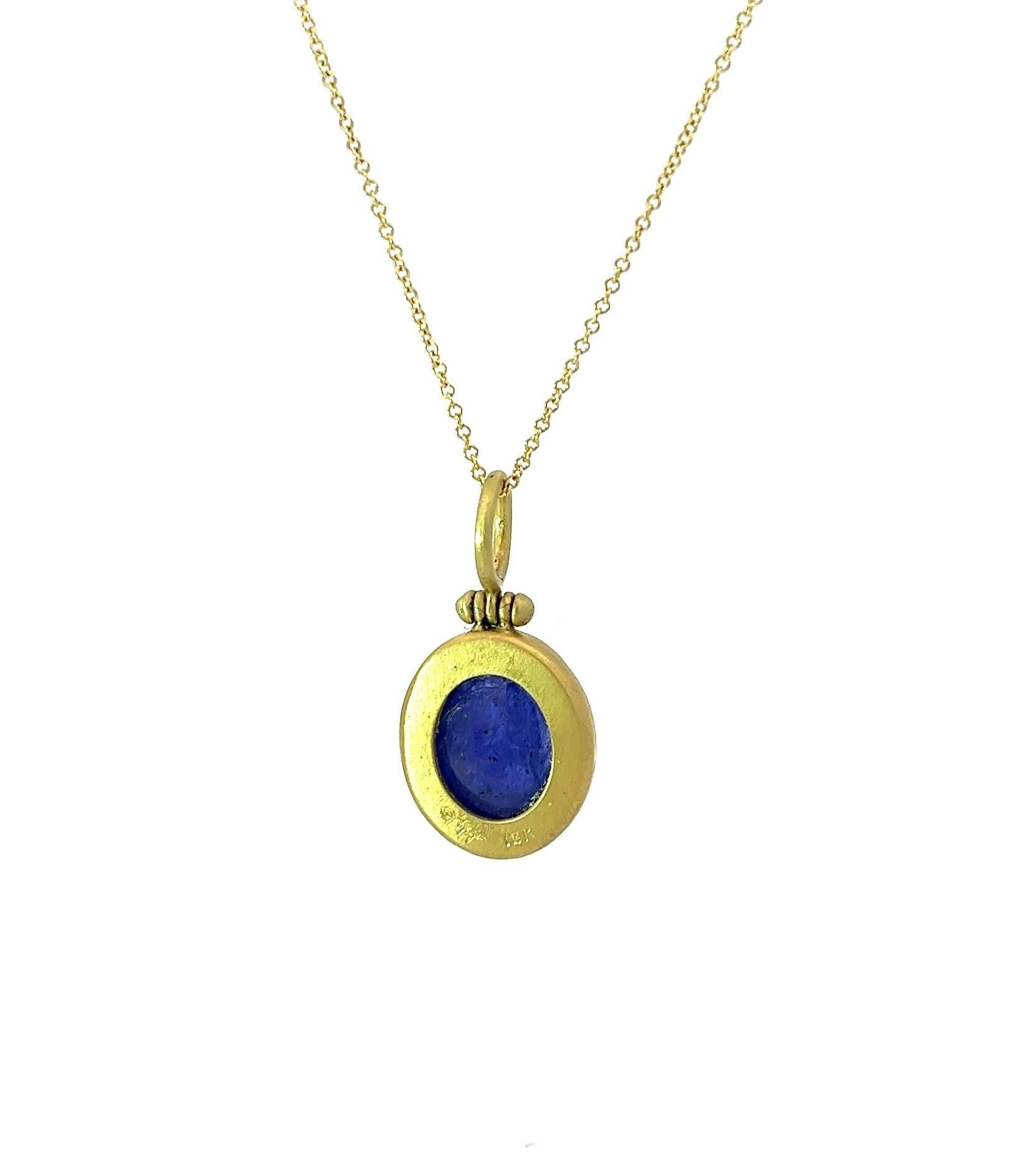 Femenino o masculino Colgante de oro de 18 quilates con cabujón de tanzanita con bisagra y cadena portacables Faye Kim en venta
