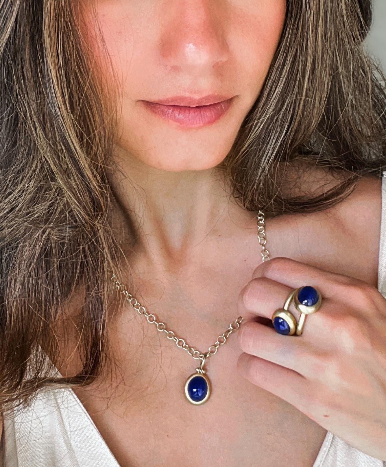 Faye Kim 18 Karat Gold Tanzanite Cabochon Ring - 10.97 Cts For Sale 2