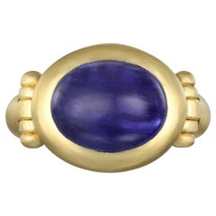 Faye Kim, bague à charnière en or 18 carats avec tanzanite cabochon - 8 carats