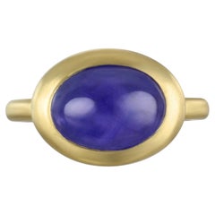 Faye Kim 18 Karat Gold Tanzanite Cabochon Ring - 8.21 Cts