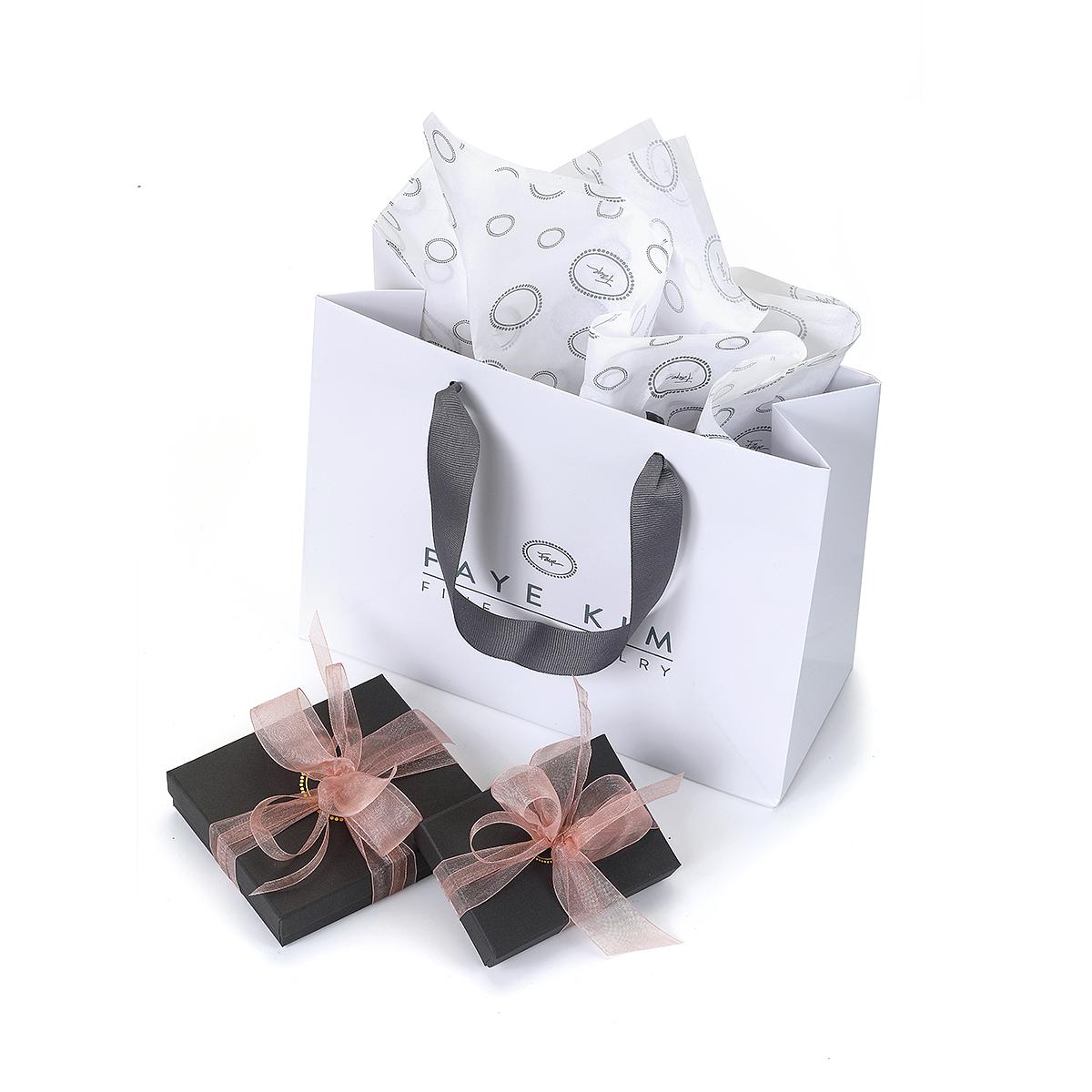 Taille rose Faye Kim, gouttes en or 18 carats avec trois diamants taille rose en vente