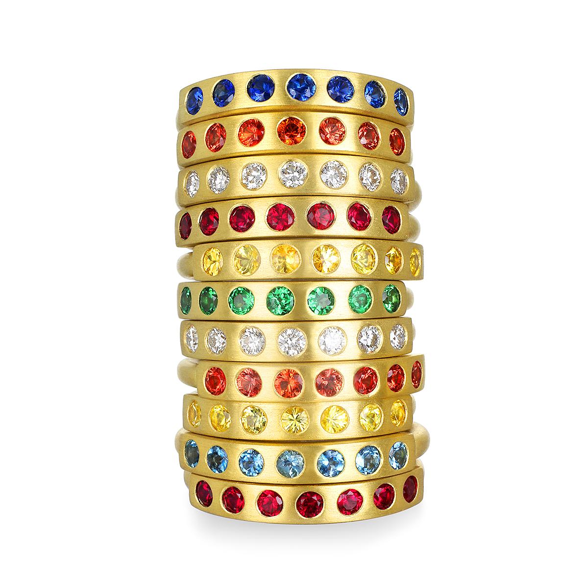 Faye Kim's 18 Karat Gold Tsavorite Handmade Burnished Bar Ring can be worn alone or mixed and matched with other rings to brighten up your everyday style and add sparkle to your wardrobe. 

Tsavorite .43 tcw
Bar width 3.5mm
Shank 2.33mm round
Size