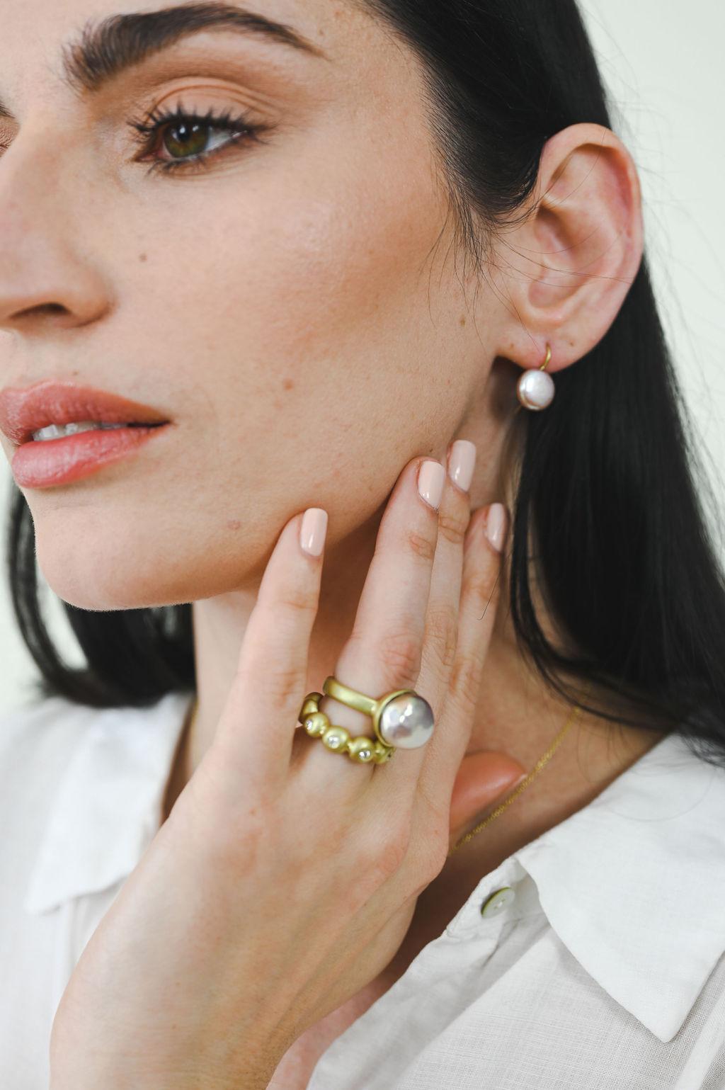 Faye Kim 18 Karat Gold White Baroque Freshwater Pearl Ring For Sale 1