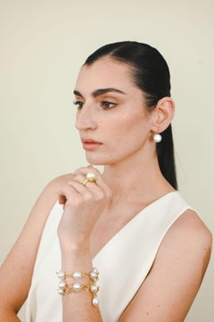 Faye Kim, orecchini di perle a forma di moneta in oro bianco 18 carati