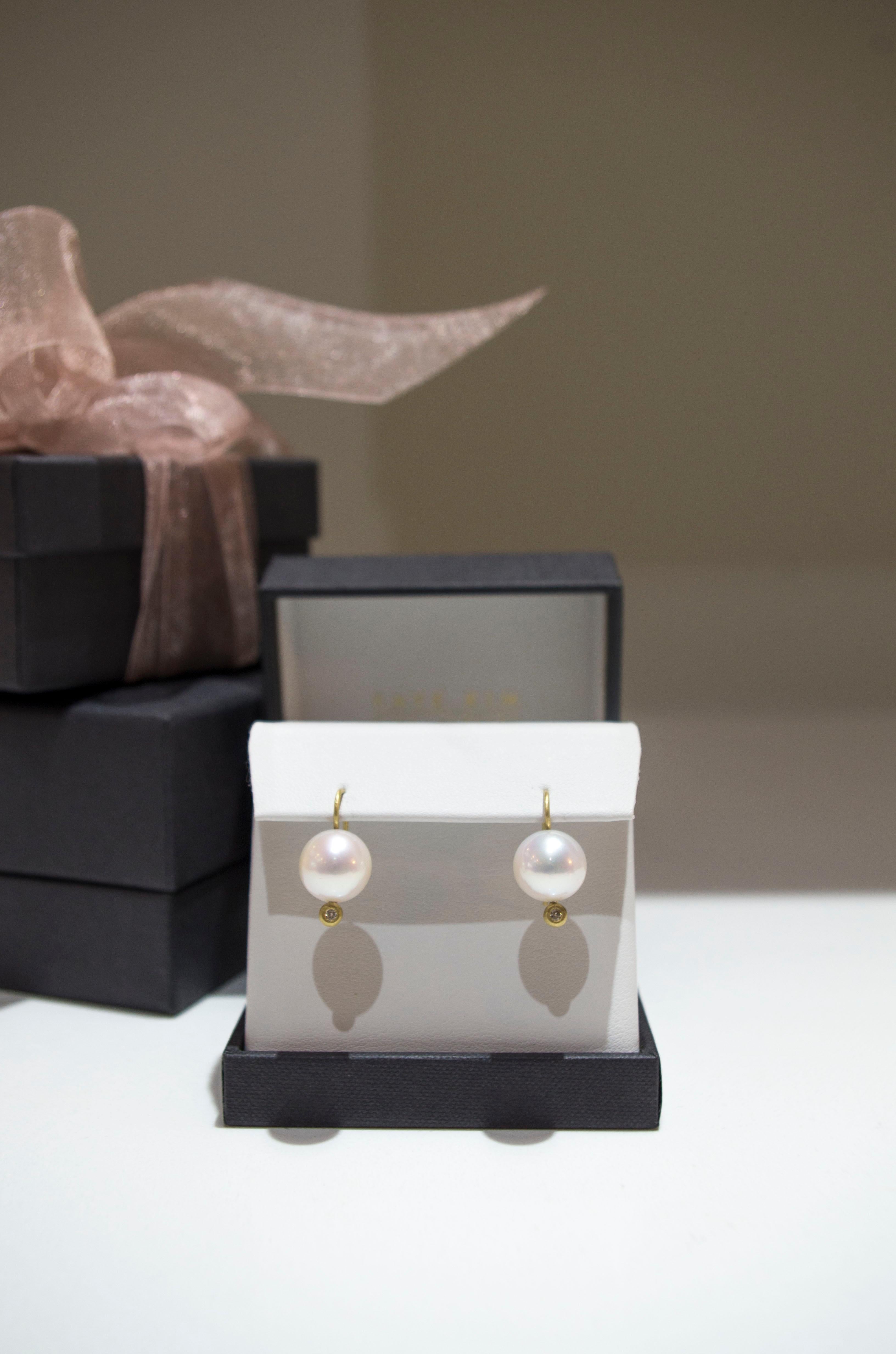 Faye Kim 18 Karat Gold White Freshwater Pearl Drop Earrings with Diamond Accent In New Condition For Sale In Westport, CT
