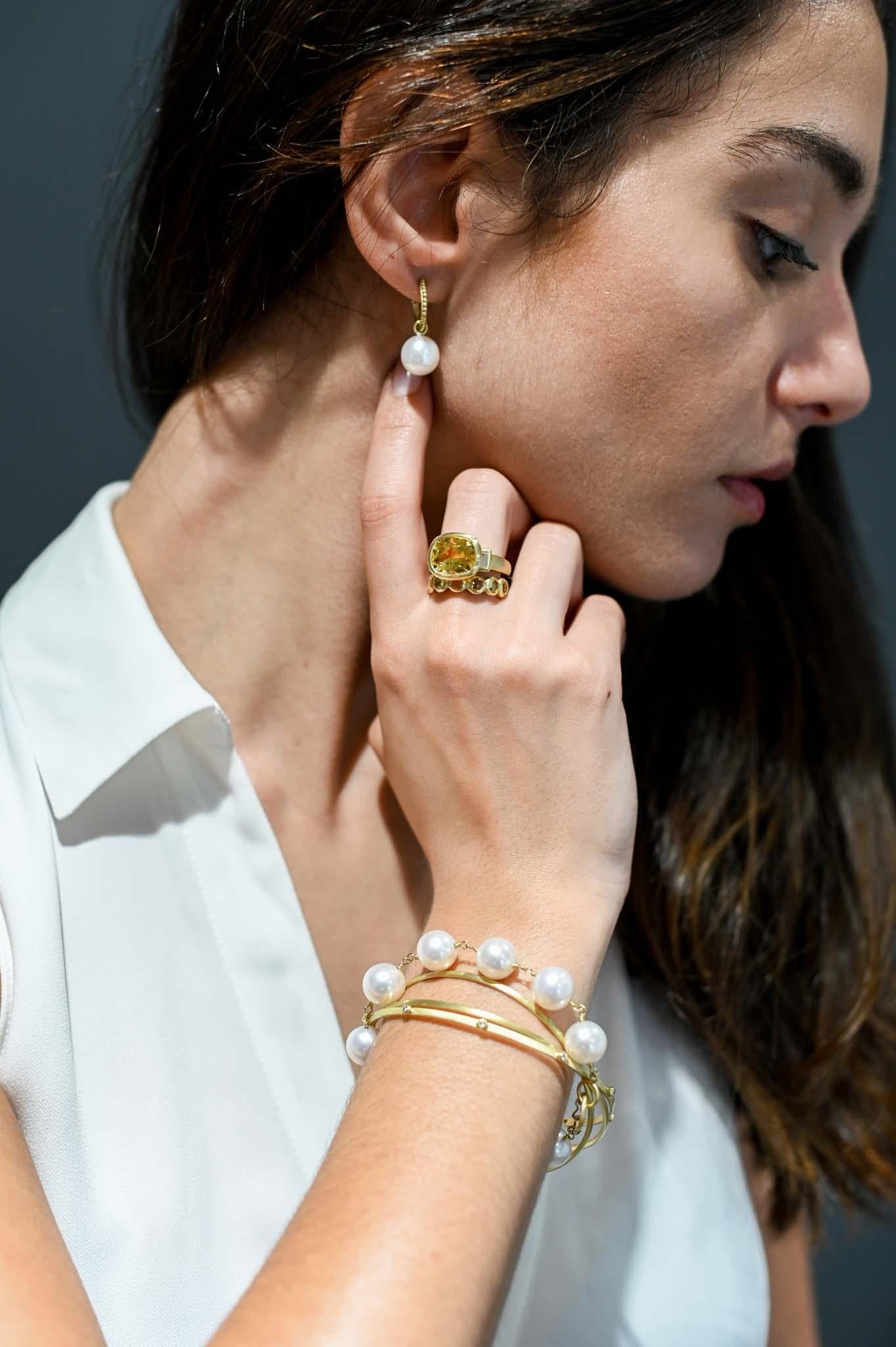 Uncut Faye Kim 18 Karat Gold White Freshwater Pearl Link Bracelet For Sale