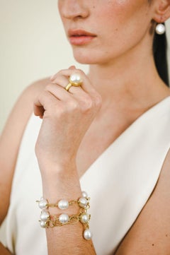 Faye Kim 18 Karat Gold White South Sea Baroque Pearl Link Necklace
