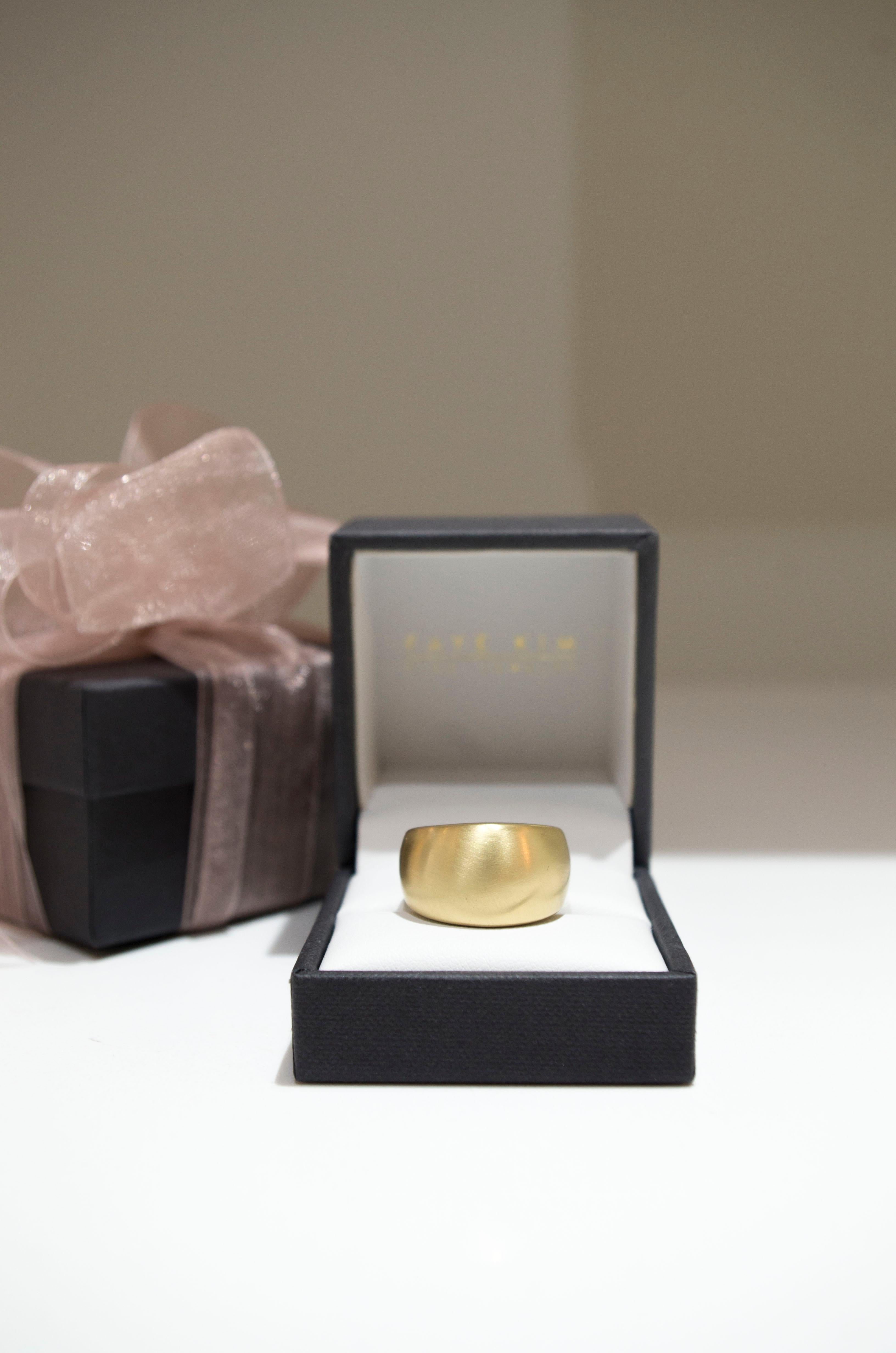 Contemporary Faye Kim 18 Karat Gold Wide Barrel Ring For Sale