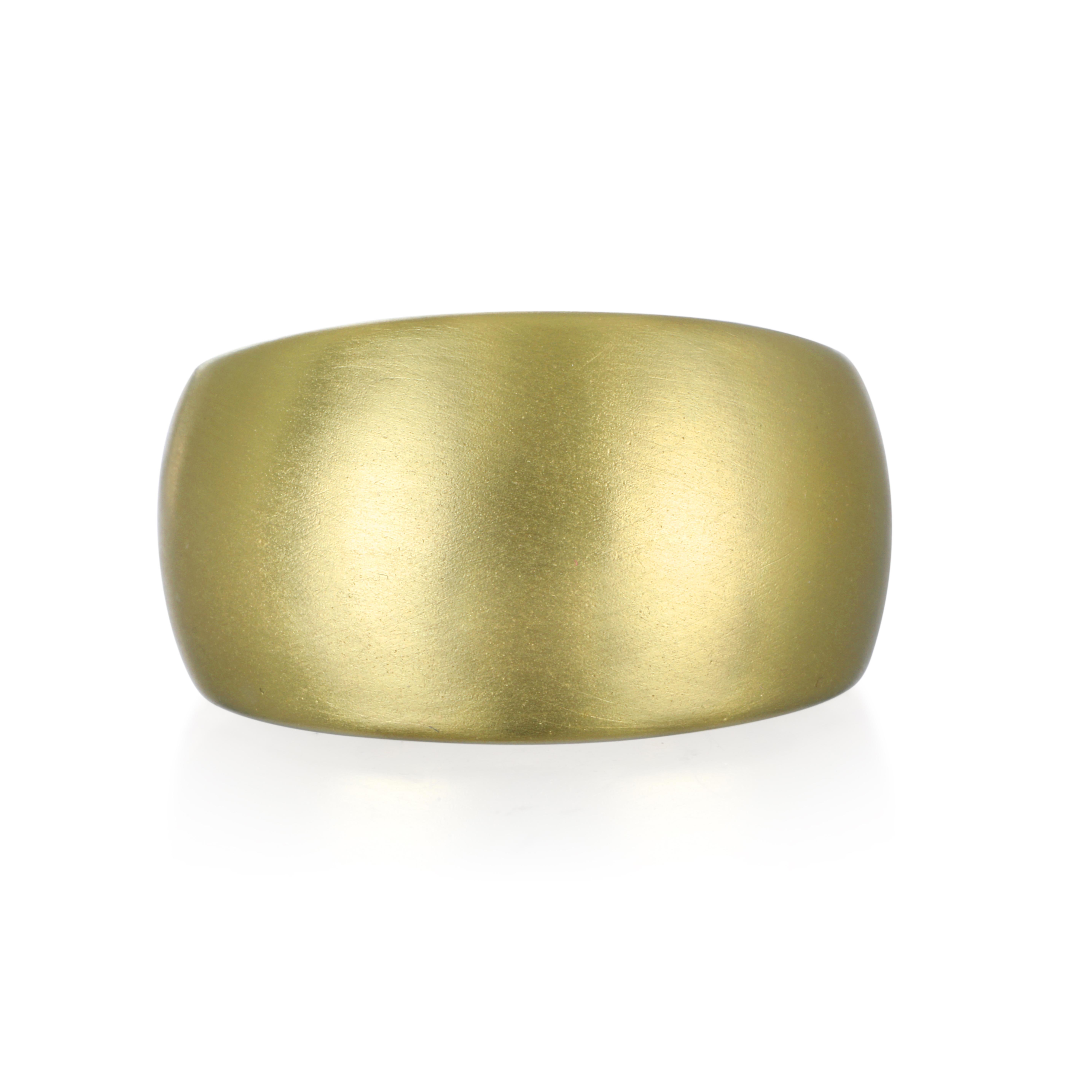 Faye Kim's updated version of the classic wide gold band in 18k matte gold is modern and fresh.  Sport a bold look with comfort, style, and elegance!

Size 6.5
Tapered: 14 x 7 MM