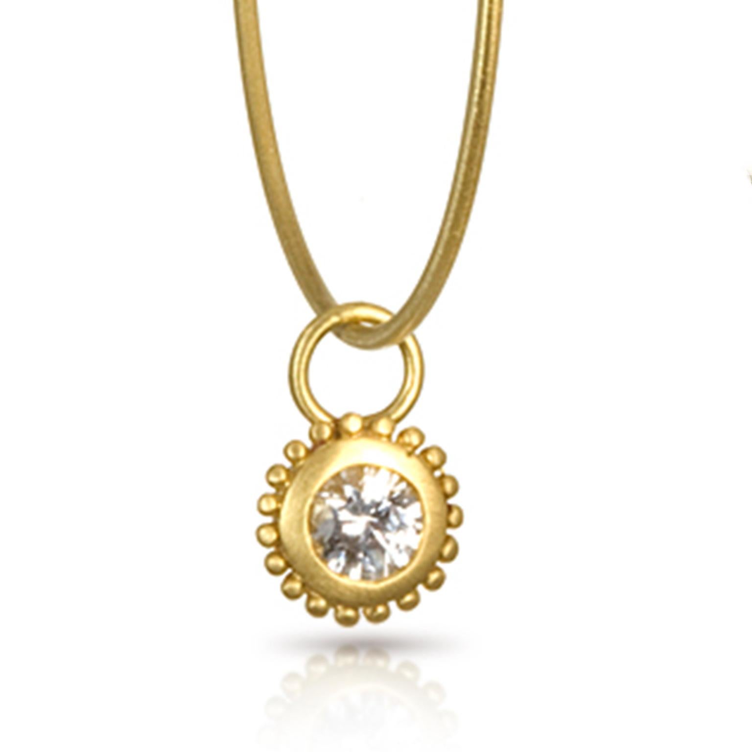 Taille ronde Faye Kim Créoles en fil d'or 18 carats avec grappe de diamants en vente