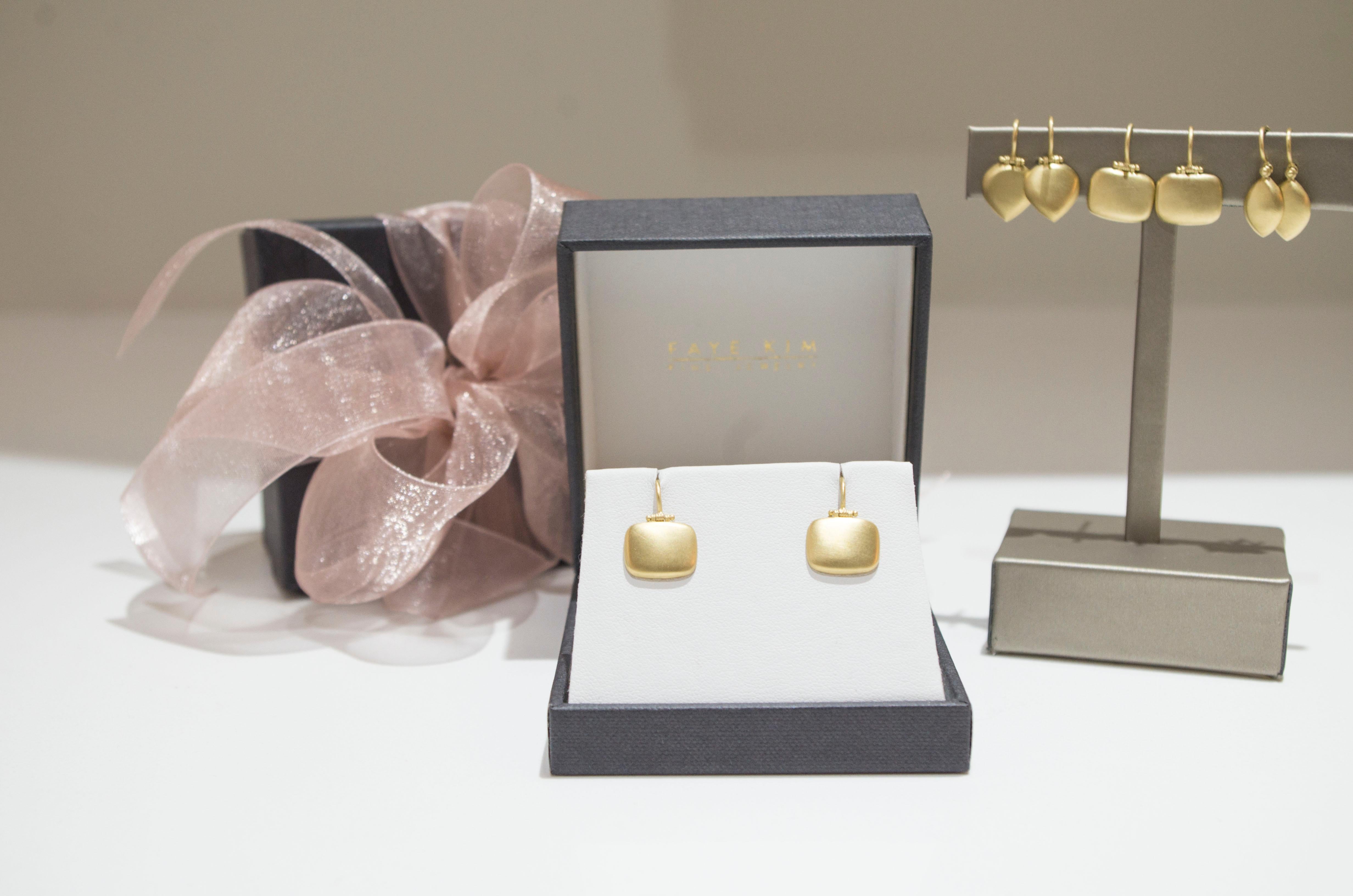 Contemporary Faye Kim 18 Karat Gold Chiclet Earrings For Sale