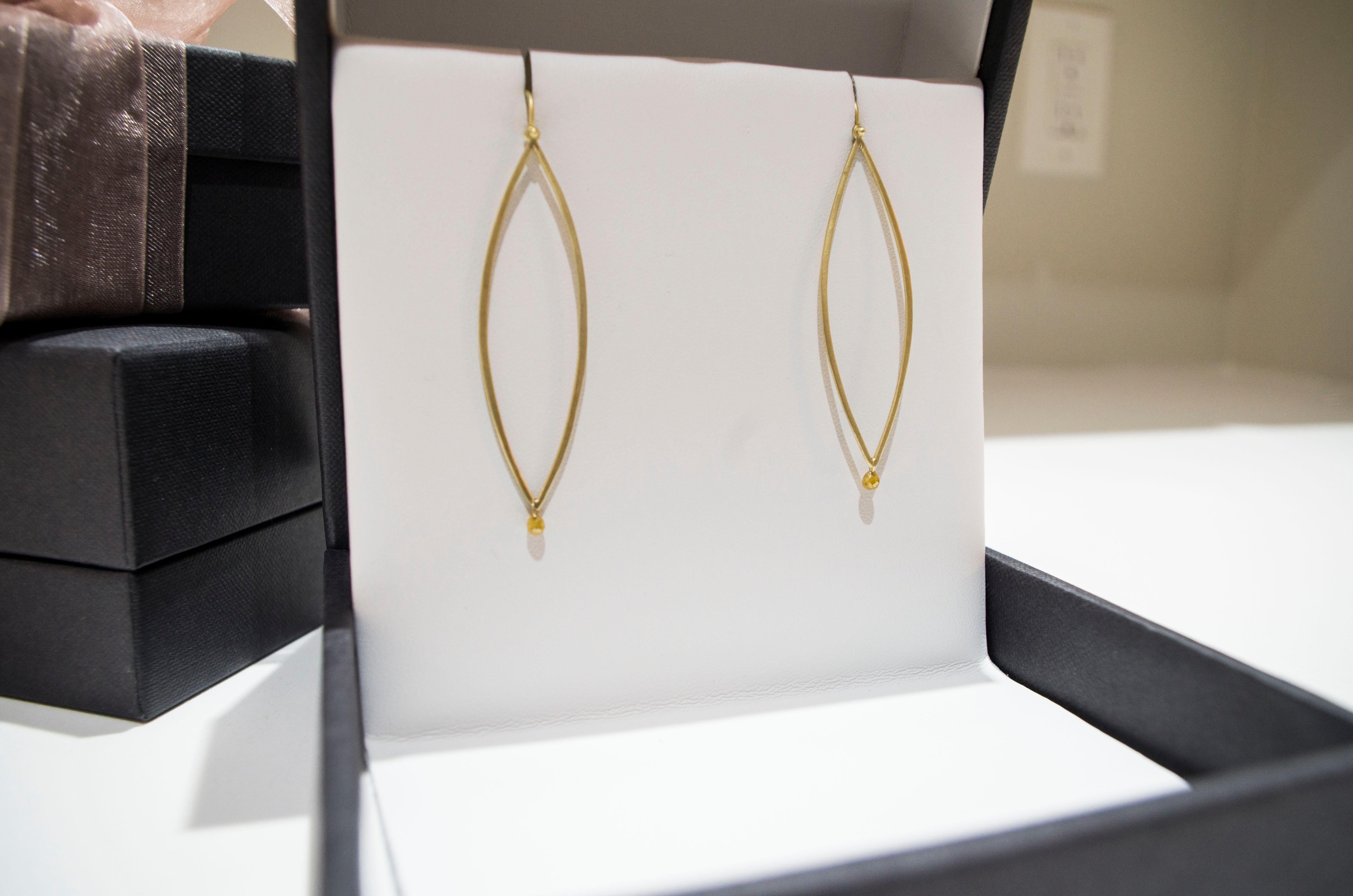Faye Kim 18 Karat Gold Open Marquise Earrings with Raw Diamond Drop In New Condition In Westport, CT