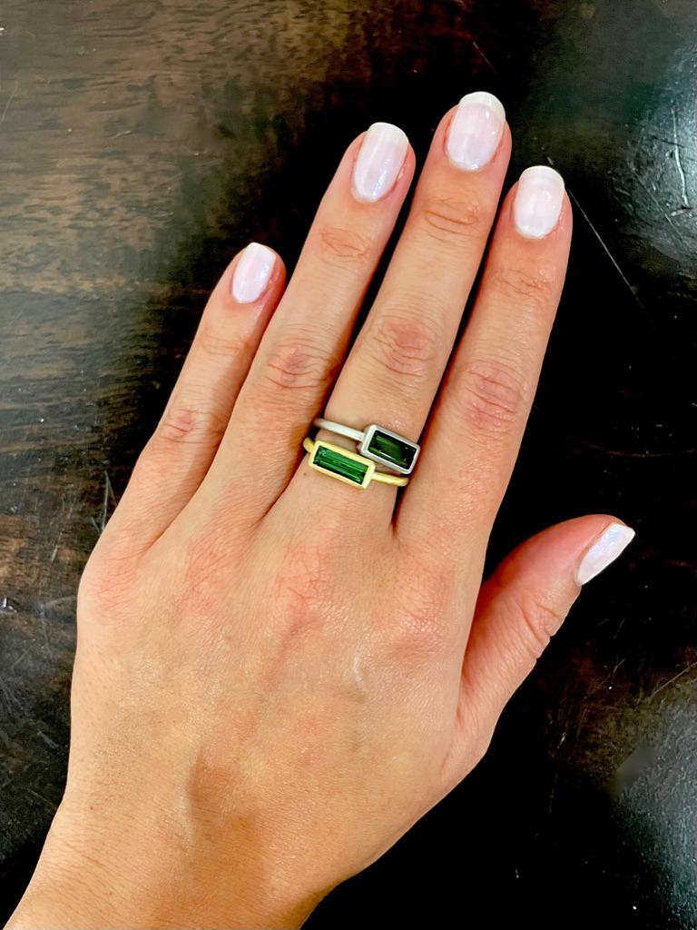 Women's or Men's Faye Kim 18 Karat White Gold Green Tourmaline Baguette Ring For Sale