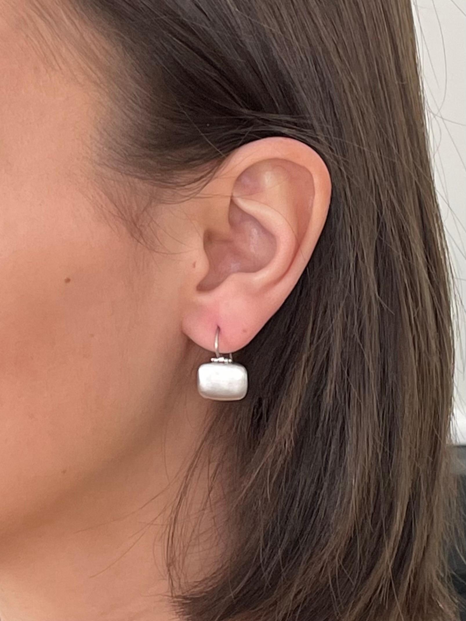 Clean, sleek, and modern, 18k white gold chiclet earrings have a  flattering shape and matte-finished.  Perfect for every day!

Earring length - .75