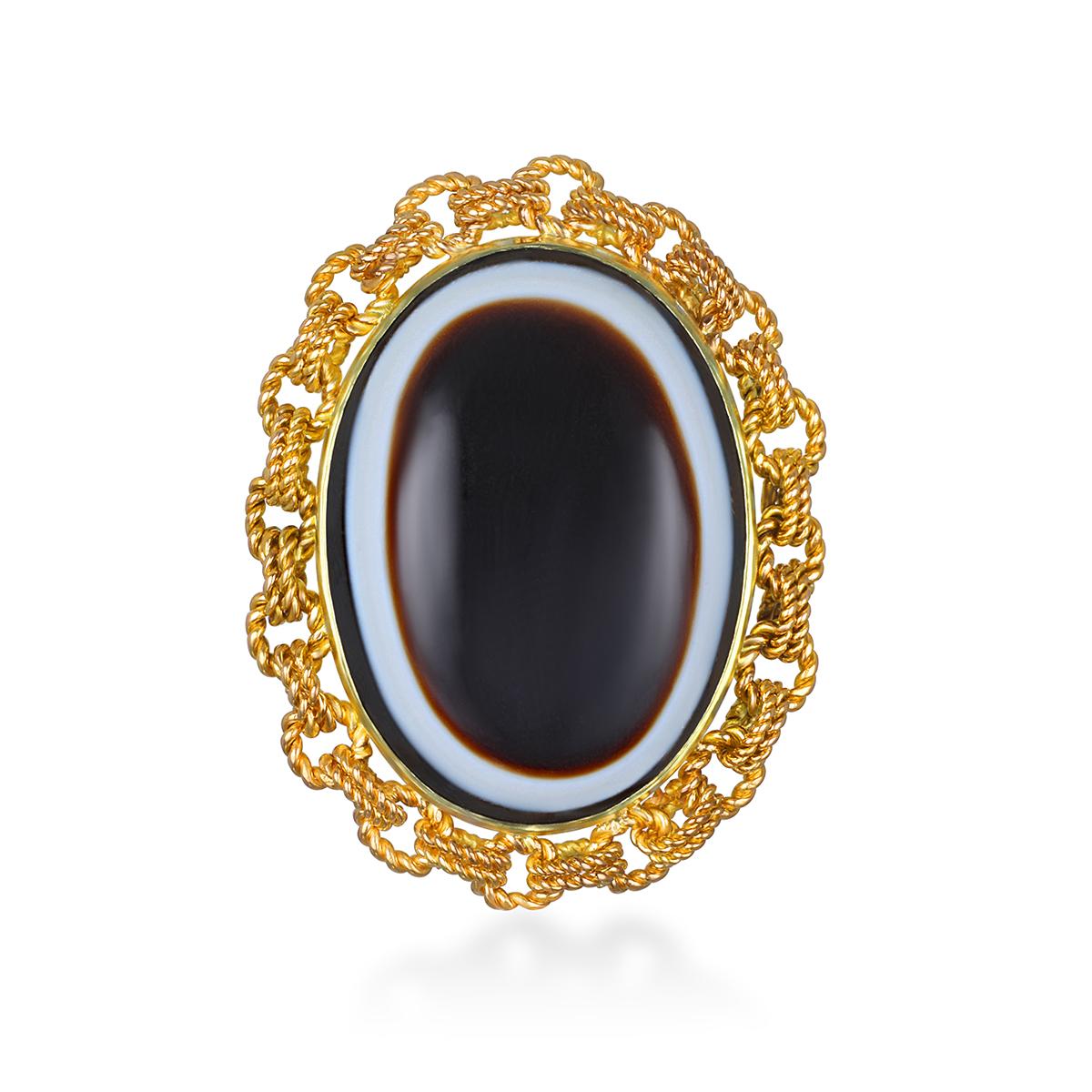 Faye Kim's 18 Karat Yellow Gold Vintage Banded Agate Ring, with its unique roped frame setting and split shank, blends the past with the present. The oval cabochon's rich tones marry beautifully with the intricate gold frame, resulting in a piece