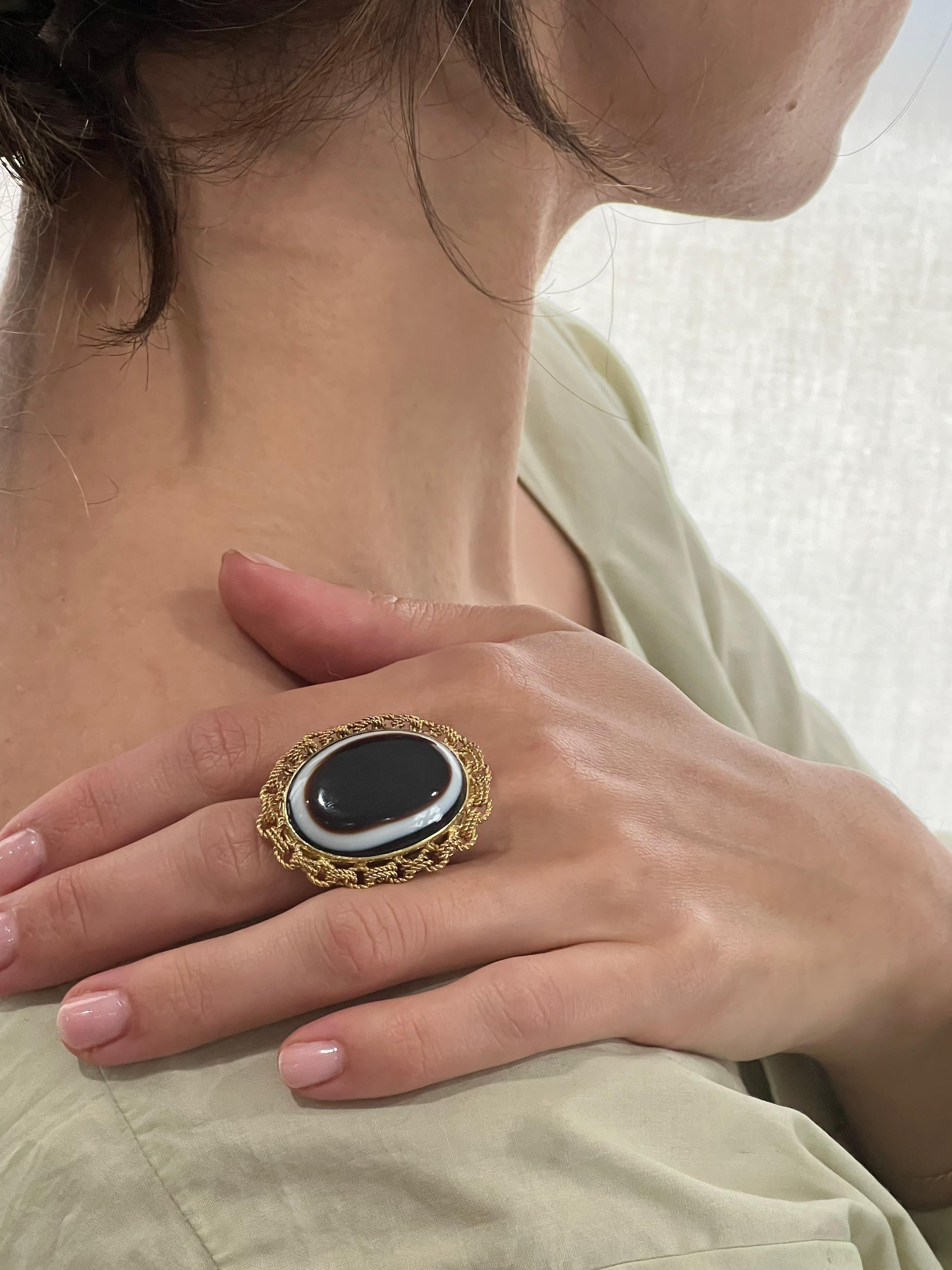 Contemporain Faye Kim, bague vintage en or jaune 18 carats avec bandes d'agate en vente