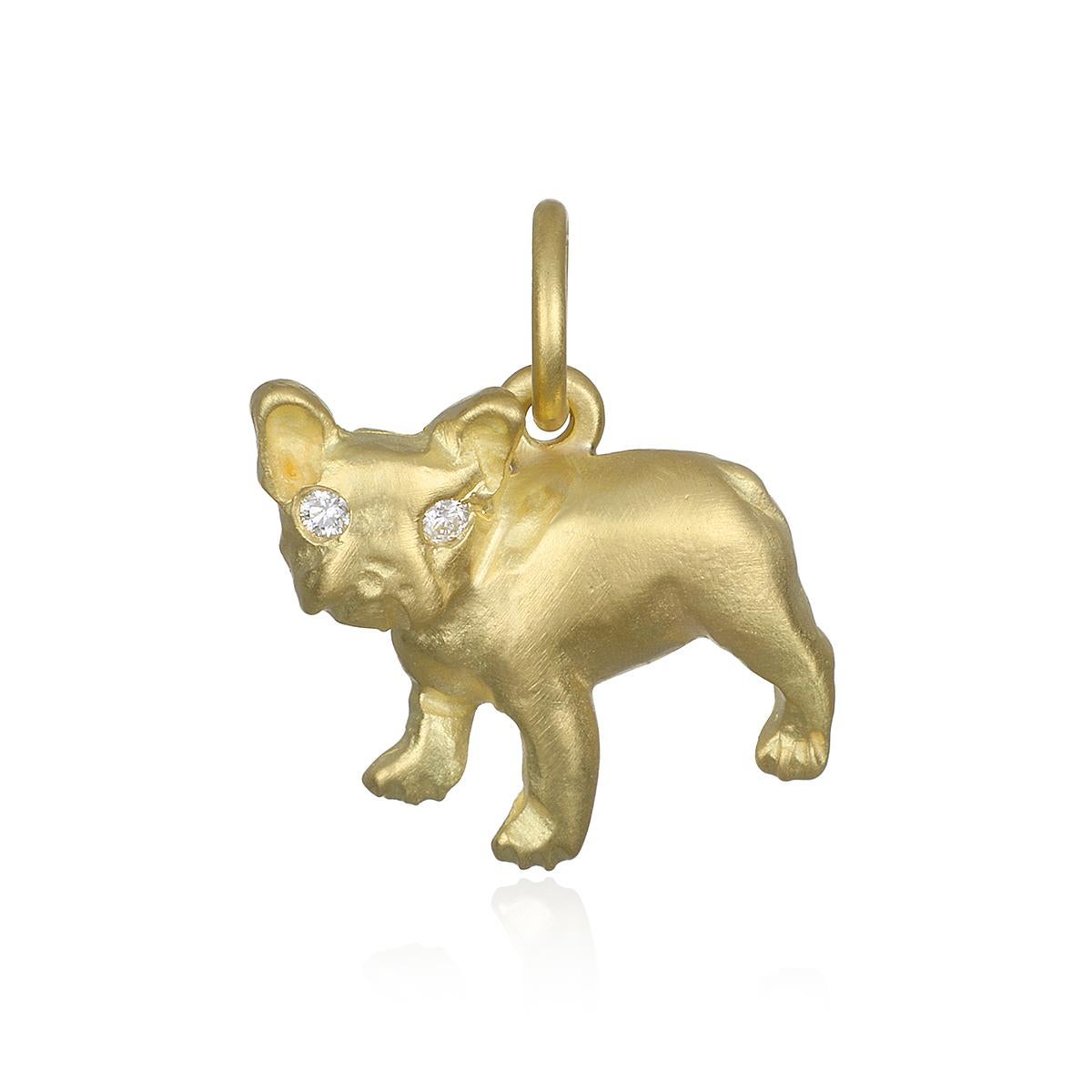 Der Faye Kim 18 Karat Gold French Bulldog Charm ist für den Frenchie-Liebhaber voller Persönlichkeit und komplett mit Diamantaugen. Die Kabelkette ist 16-18